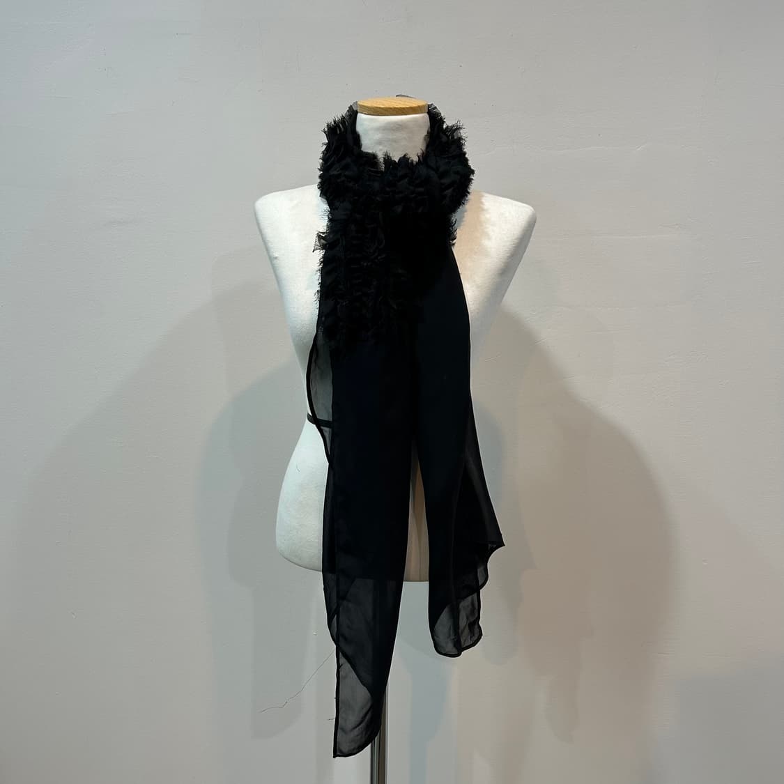 블랙 러플 디테일 머플러 상품이미지5