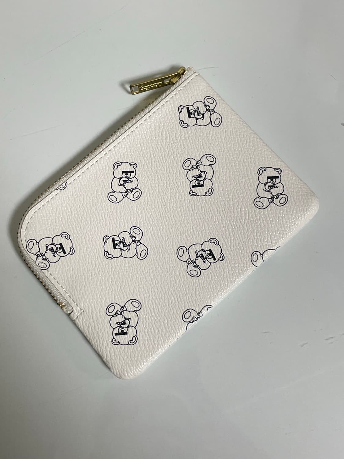 언더커버 테디 프린팅 지퍼 지갑 화이트 상품이미지2