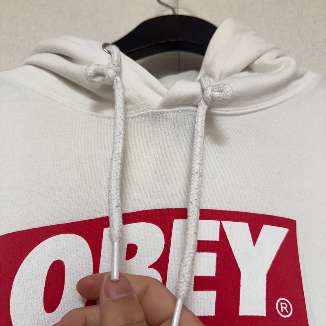 오베이 흰색 후드티 L 팝니다! 상품이미지3