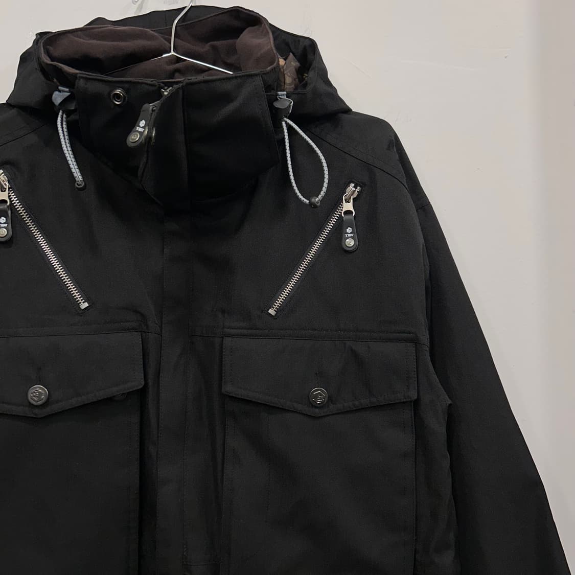 TSN 포켓 글로시 하이넥 후드 보드자켓 상품이미지1