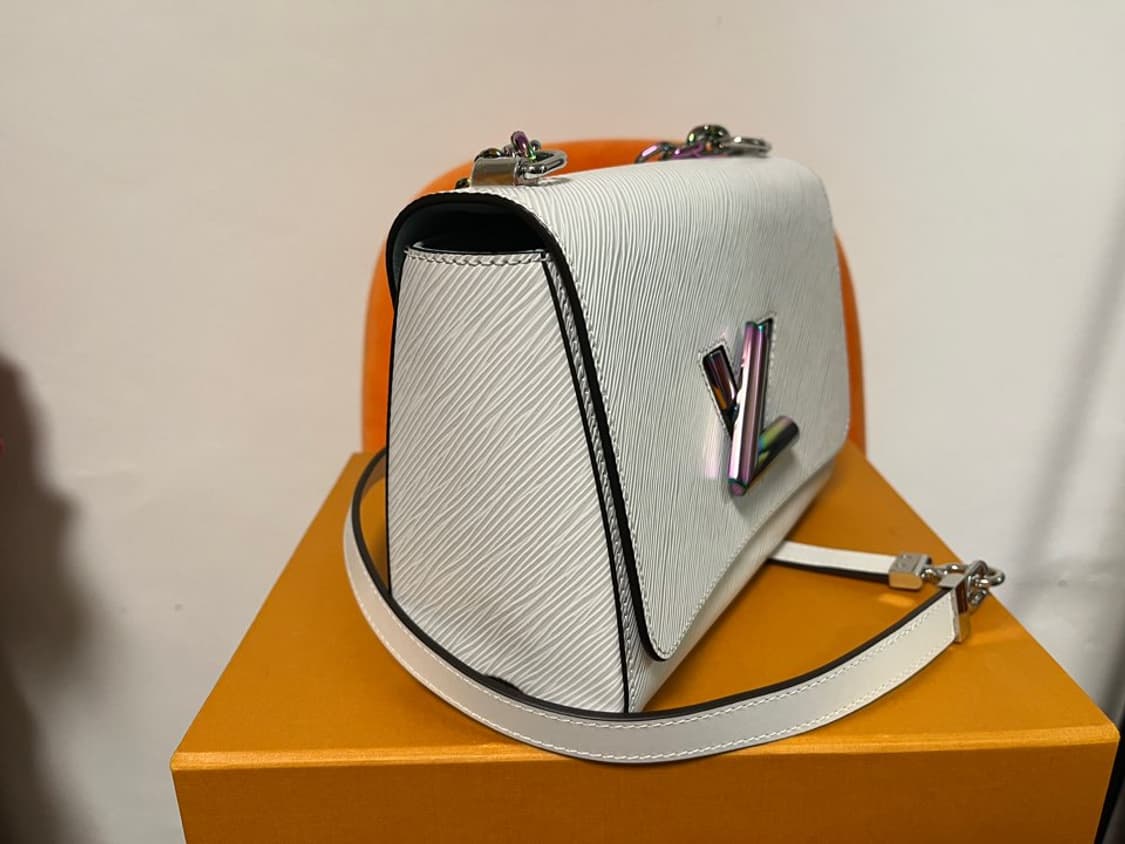 루이비통 트위스트 mm화이트 체인백 상품이미지2
