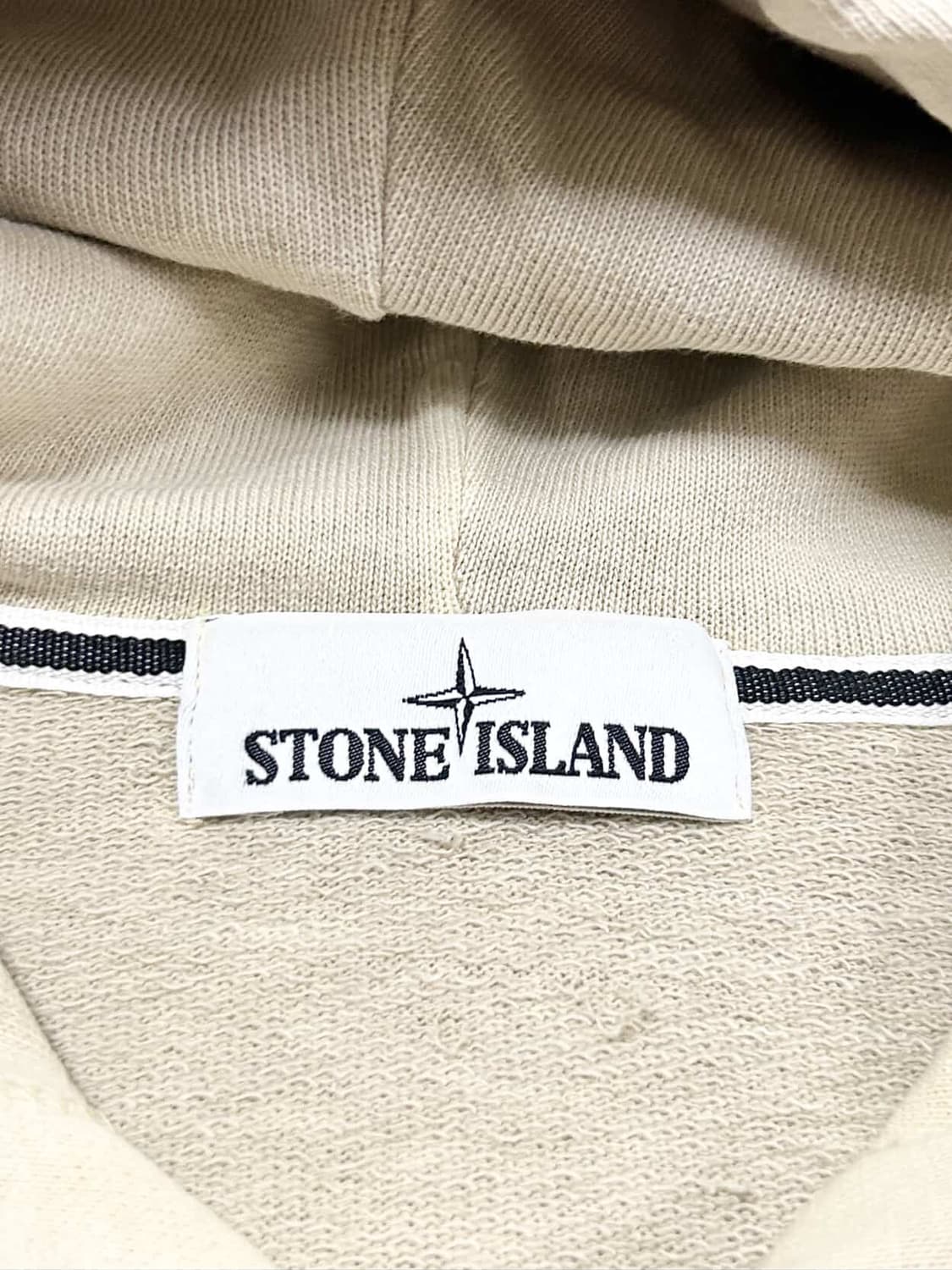 스톤아일랜드 베이지 피그먼트 와펜 후드 상품이미지7