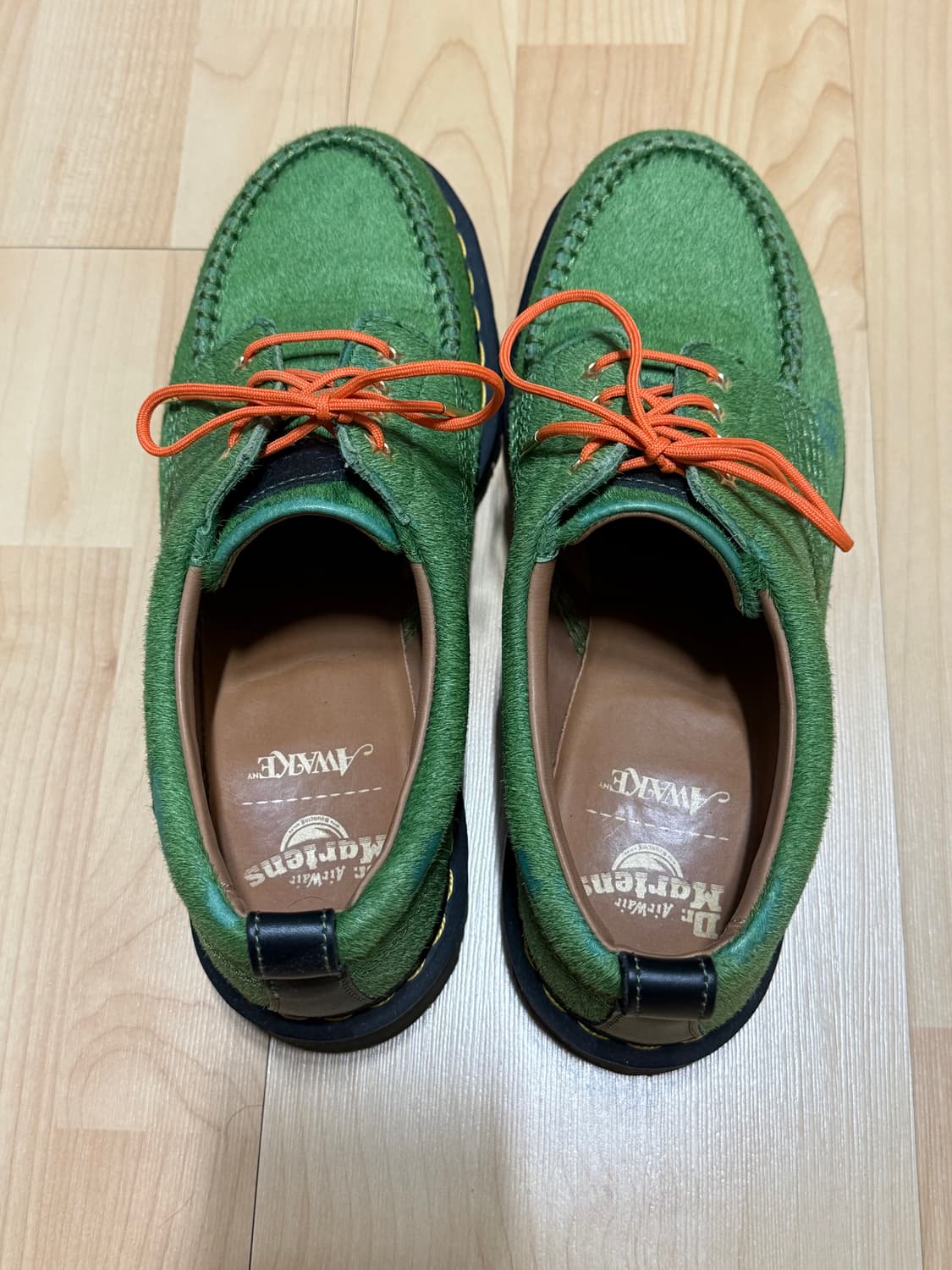 닥터마틴 x 어웨이크 NY 로웰 헤어 온 레더 목 토 슈즈 상품이미지2