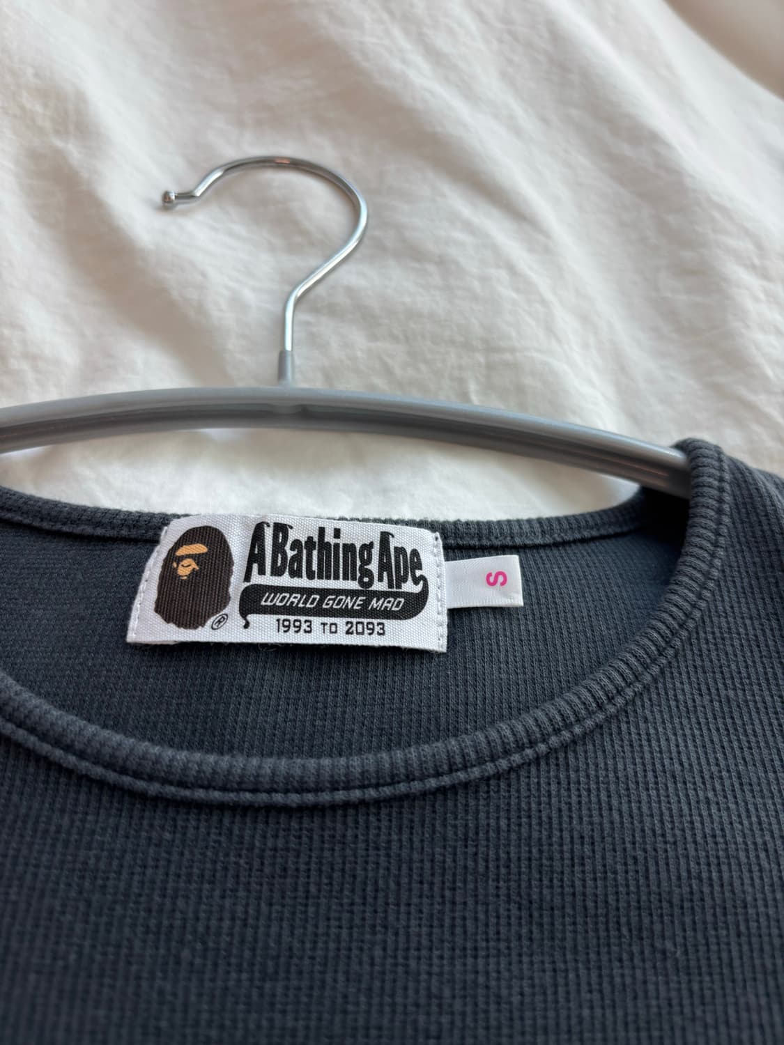 베이프 컷아웃 롱슬리브  상품이미지3