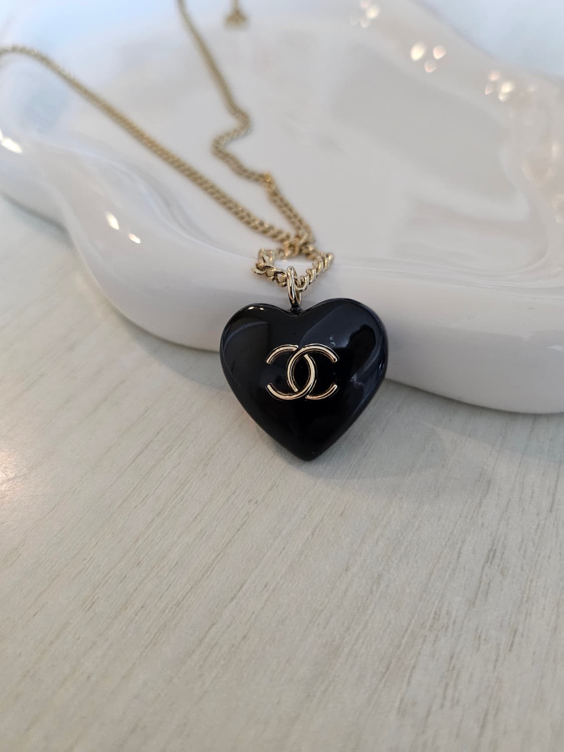 샤넬 업사이클링 블랙 하트 목걸이 상품이미지4
