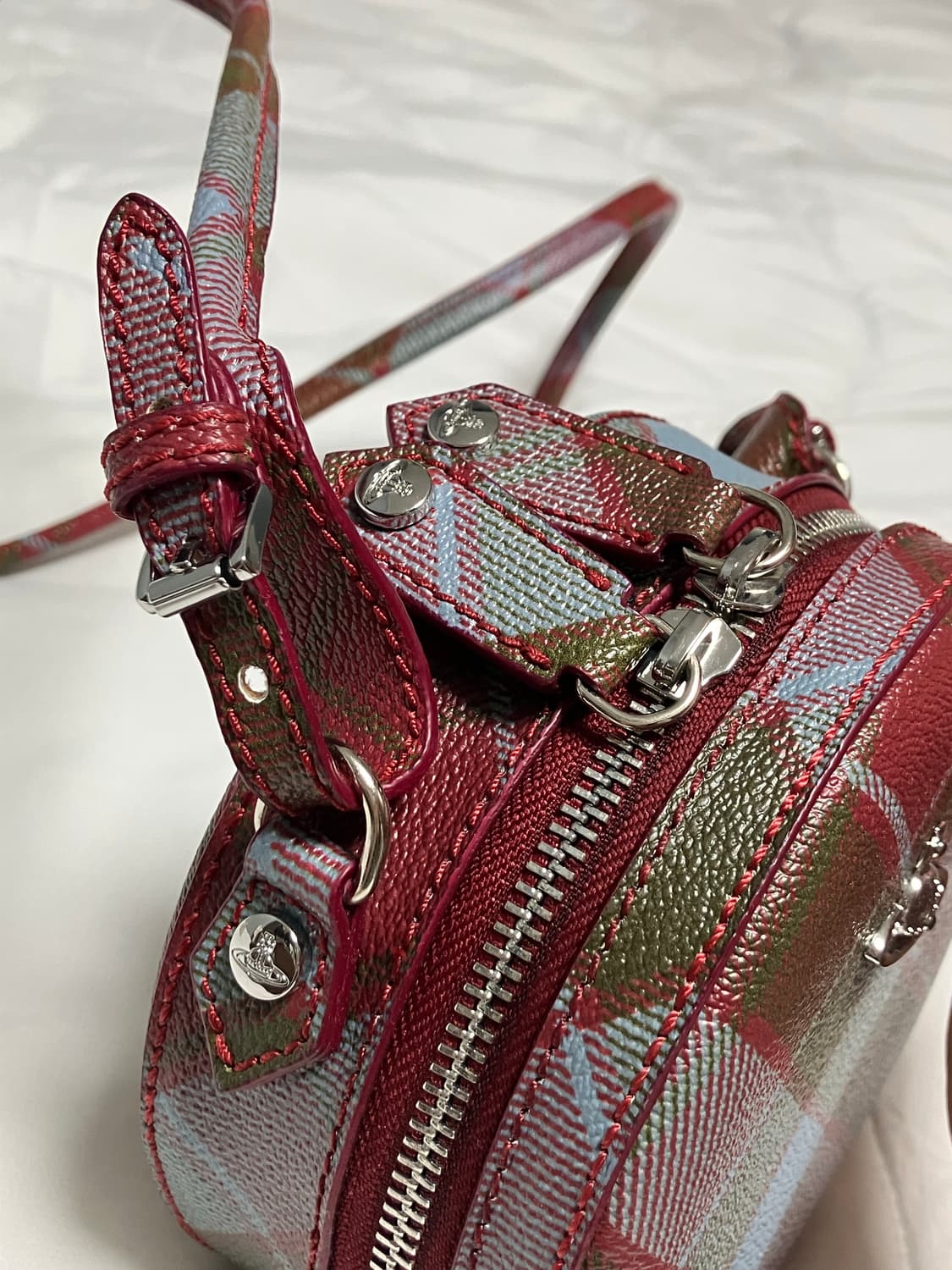 비비안웨스트우드 더비 라운드 크로스백 상품이미지4