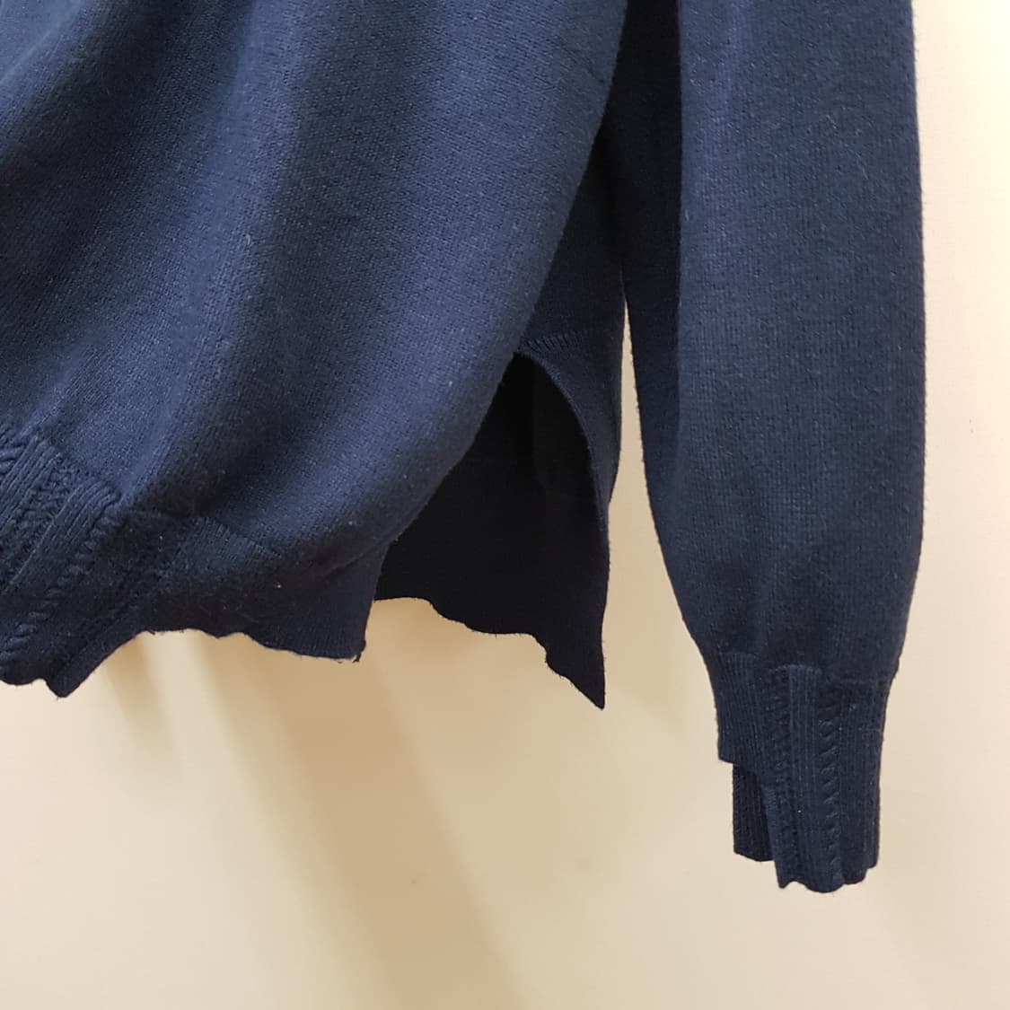 구호 KUHO 2022 라운드넥 스릿밑단 니트 S사이즈 상품이미지4