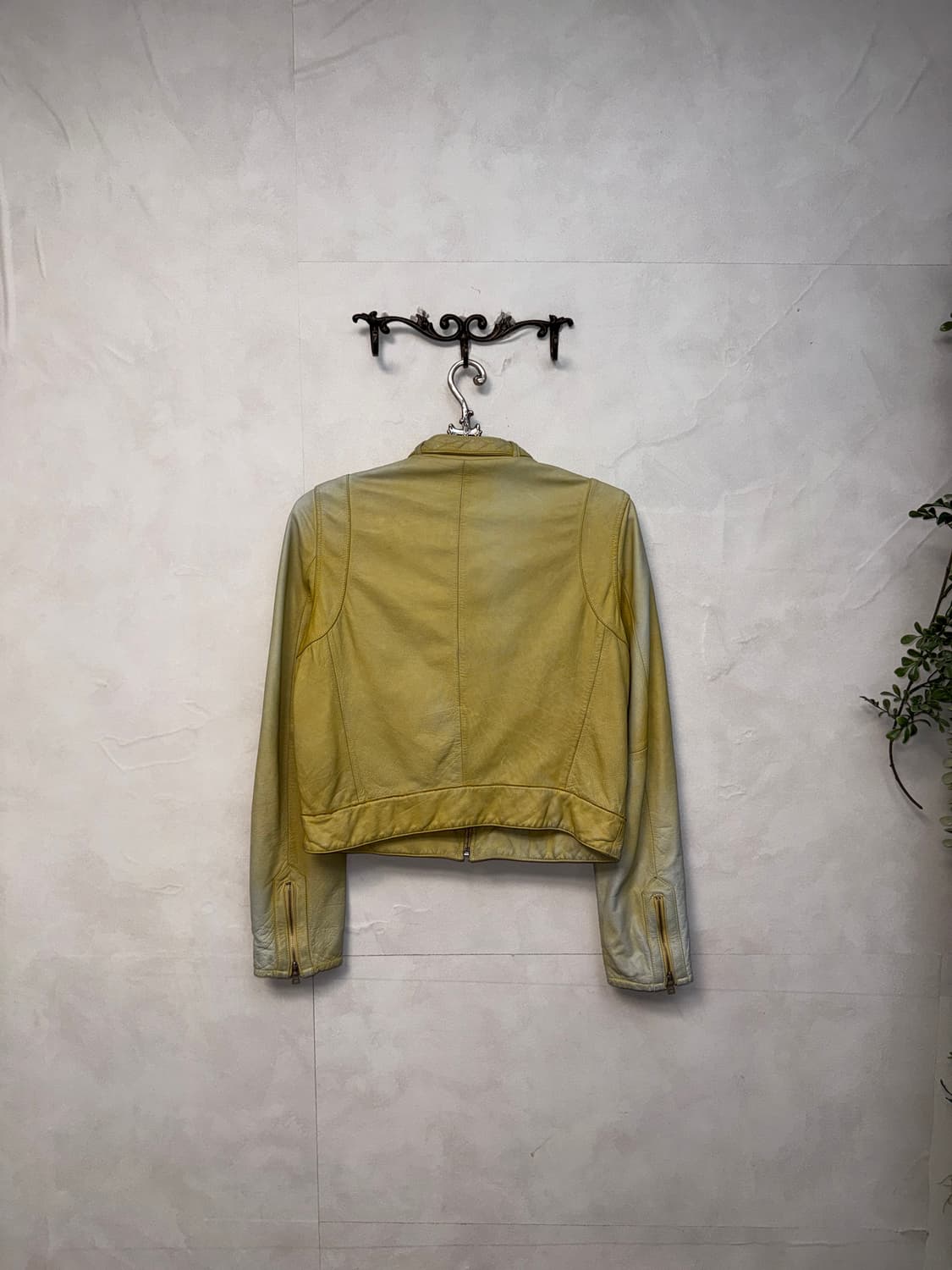 GUESS aging yellow cow skin biker jacket 상품이미지4