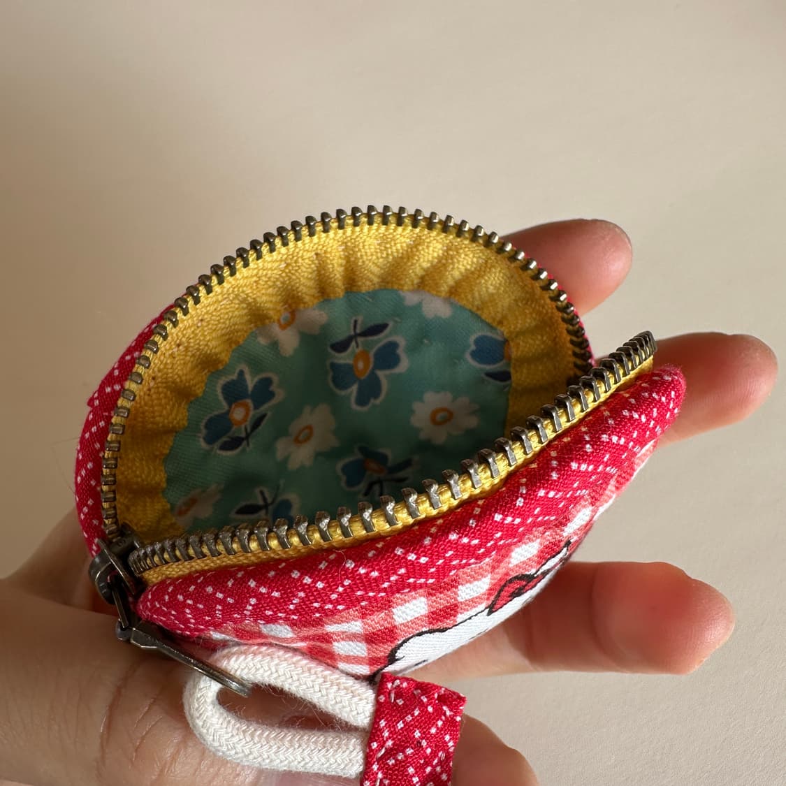 키티 에어팟파우치 / 동전지갑 / 키링 / 핸드메이드 상품이미지5