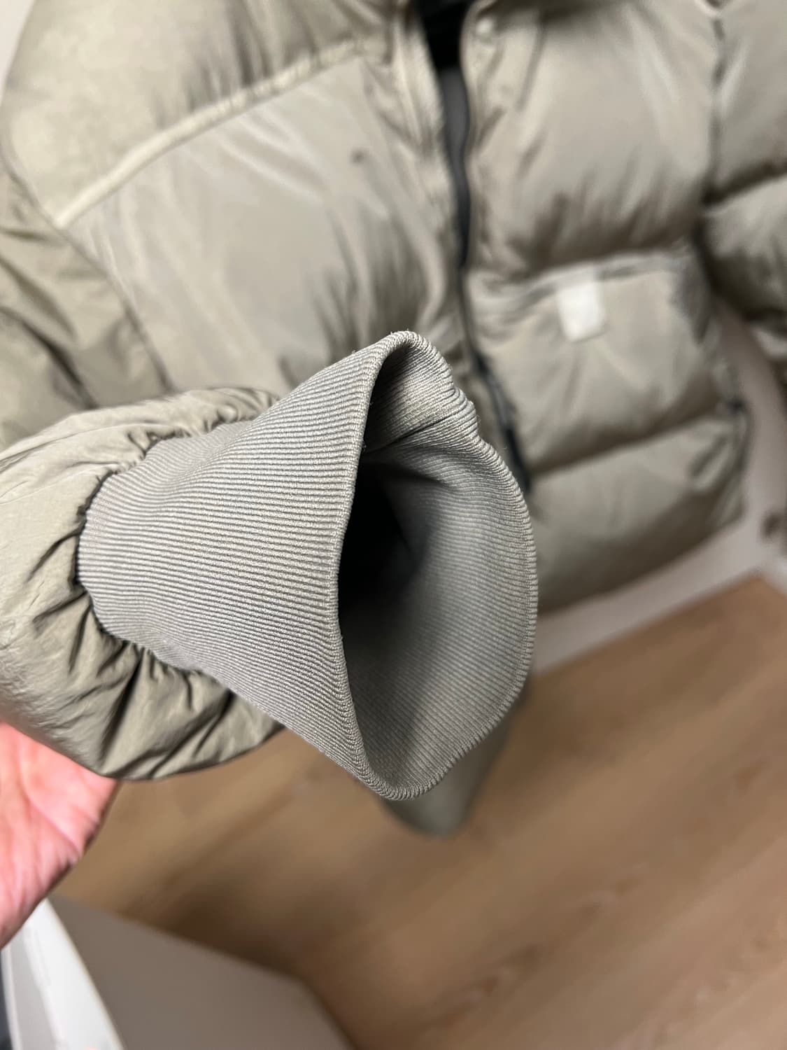 cp컴퍼니 패딩 상품이미지3