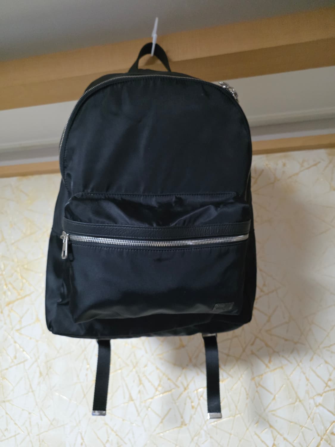 질스튜어트뉴욕 소가죽 나일론 백팩 남여공용
사이즈 28 38
상태 좋은편 상품이미지1