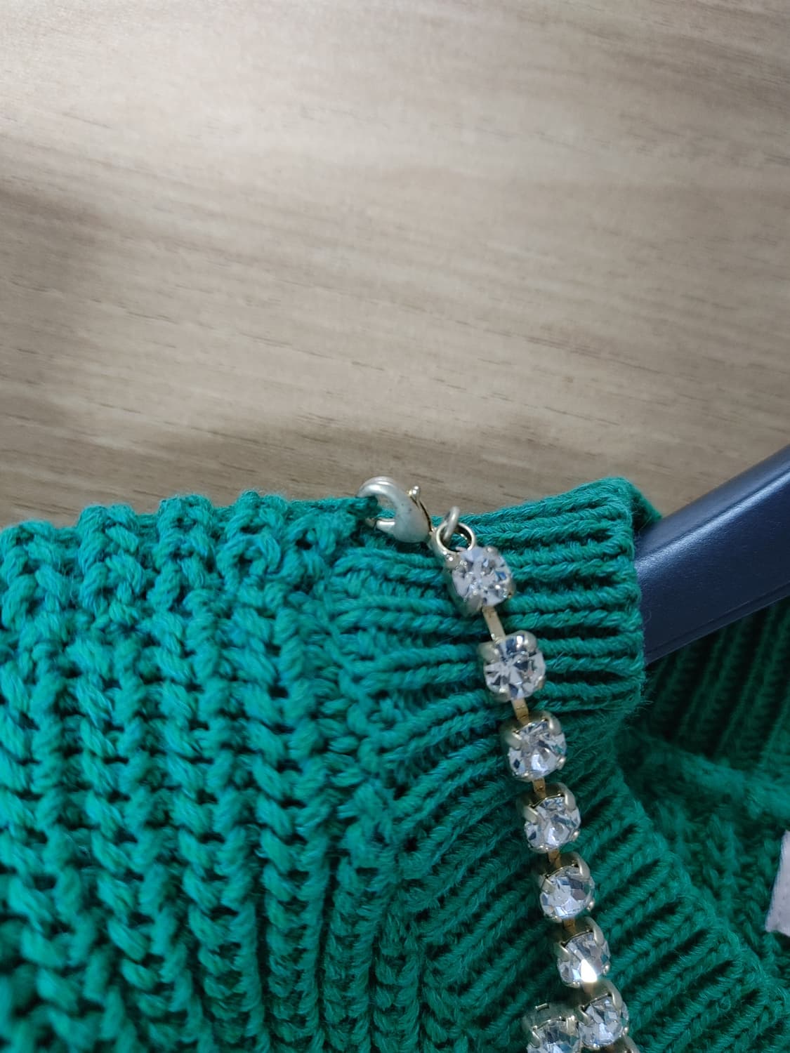 RENEEVON 레니본 여성 악세서리장식 면폴리혼용 반팔니트티 상품이미지4