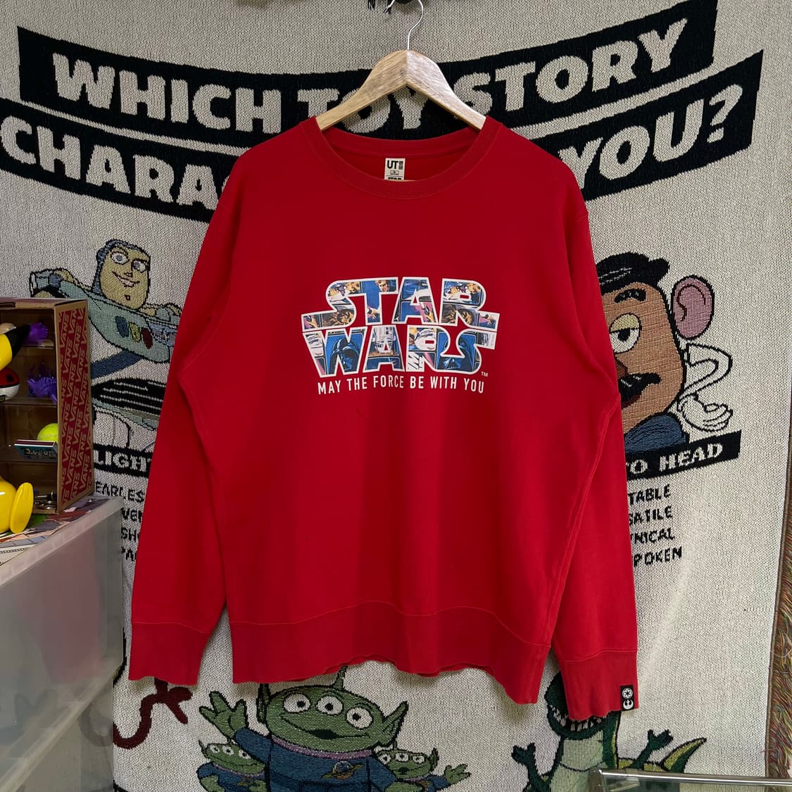 유니클로 UT 스타워즈 레드 맨투맨 스웻셔츠 상품이미지2