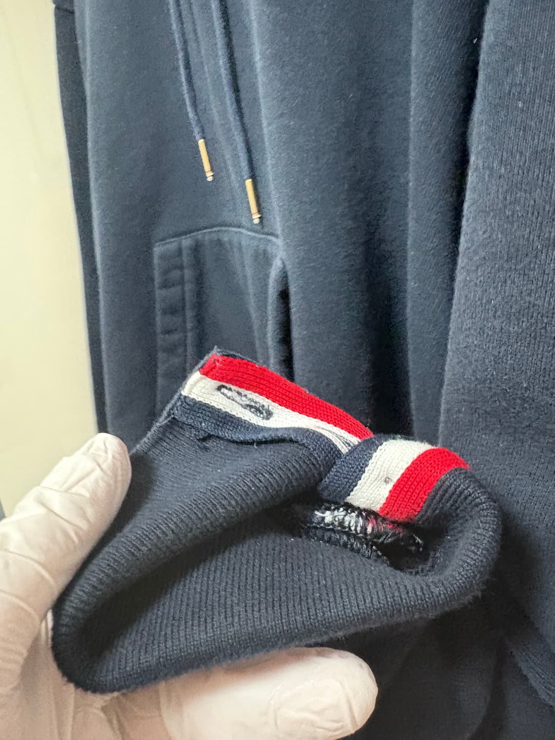 톰브라운 백삼선 네이비 후드티 5사이즈 상품이미지5