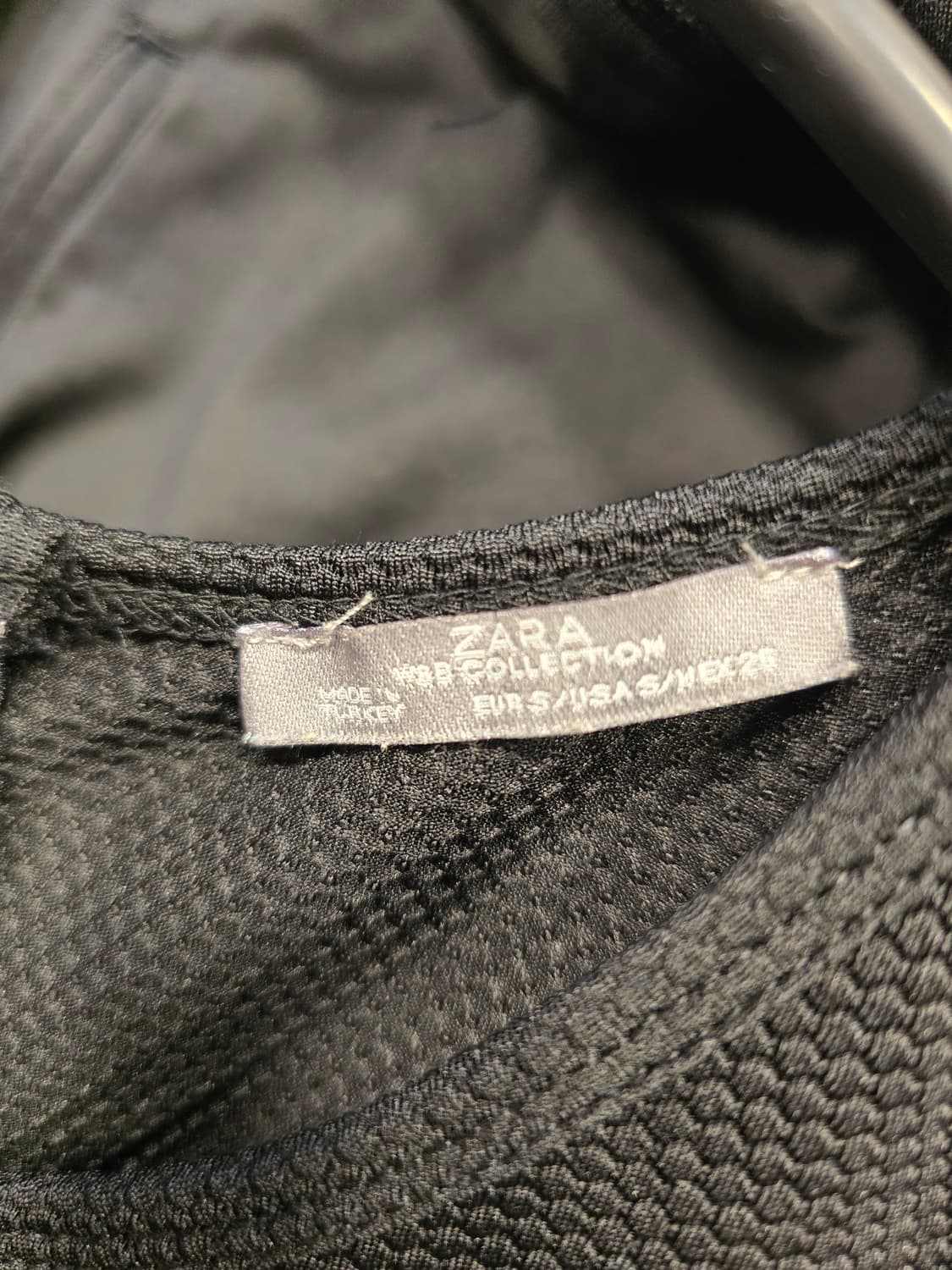 자라 ZARA 블랙 텍스처 점프수트 S사이즈 상품이미지7
