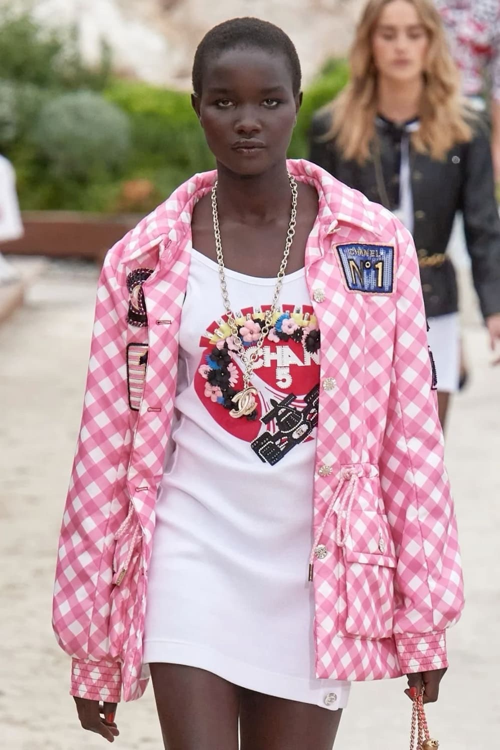 샤넬 23P 크루즈 스팽글 패치 자켓 상품이미지1