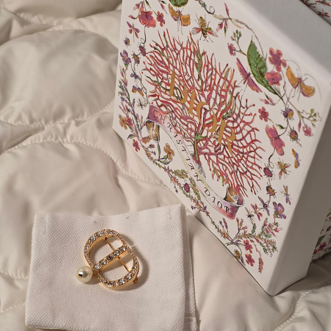 디올 쁘띠 cd 브로치 화이트 상품이미지10