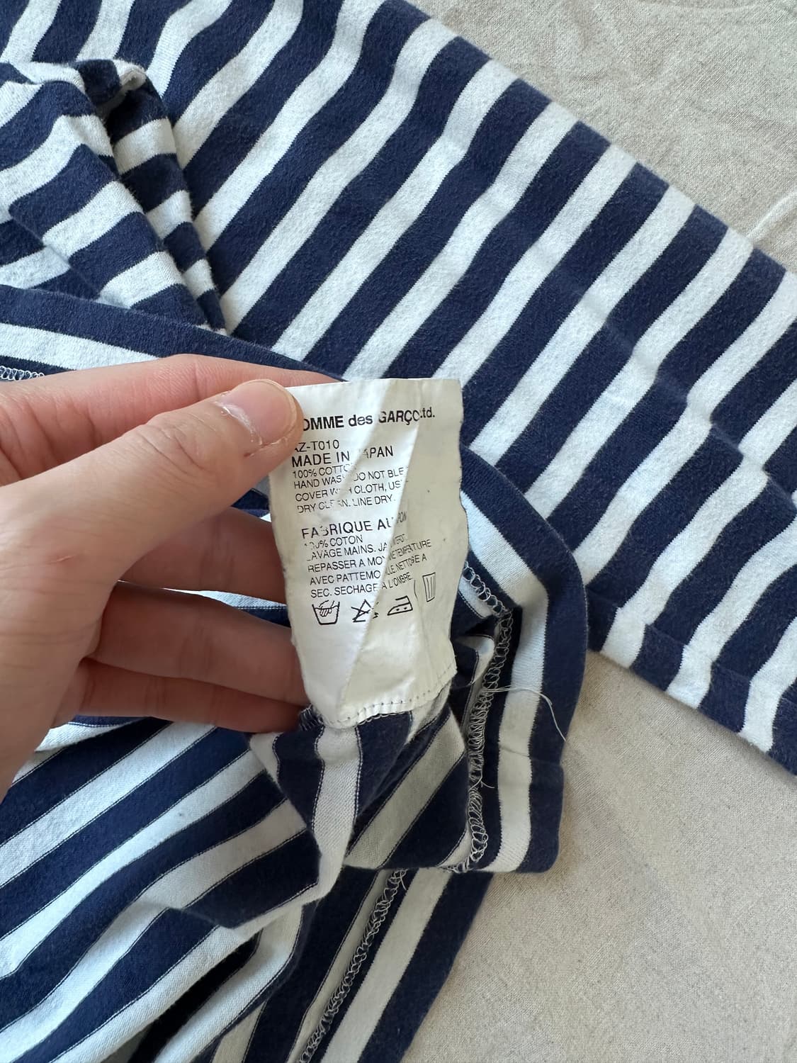 꼼데가르송 레드 와펜 스트라이프 네이비 긴팔티 AZ-T010 상품이미지8