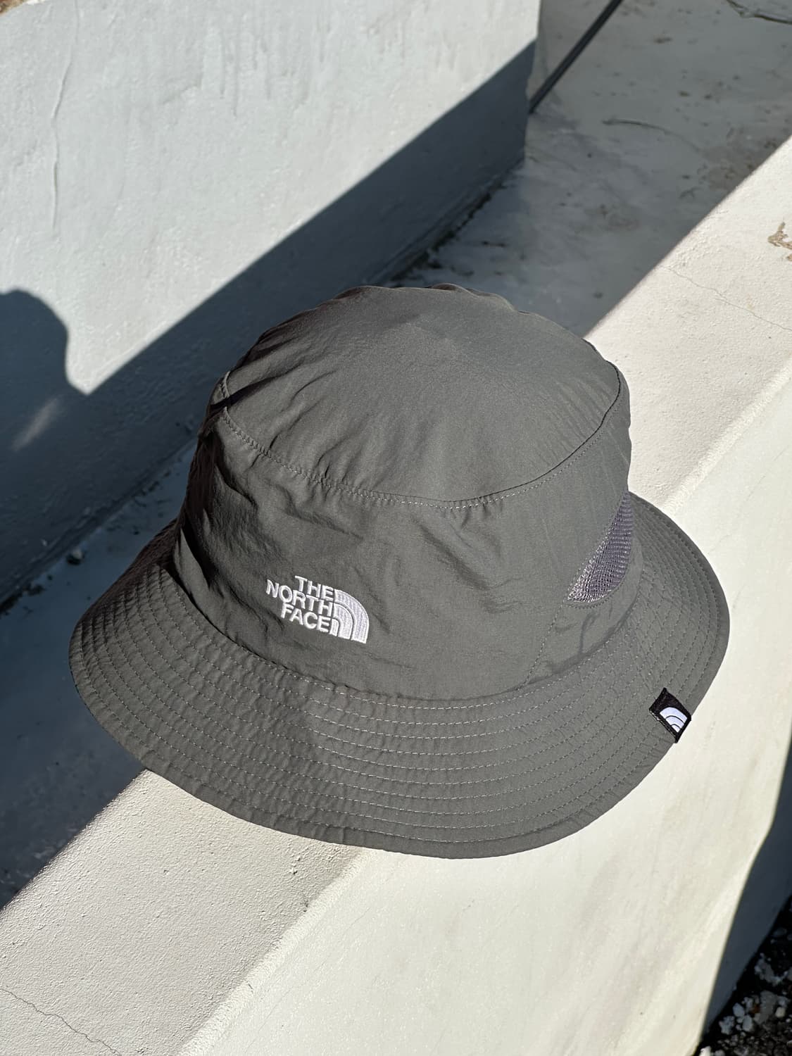 [M] 노스페이스 로고 그레이 버킷햇 모자 상품이미지2