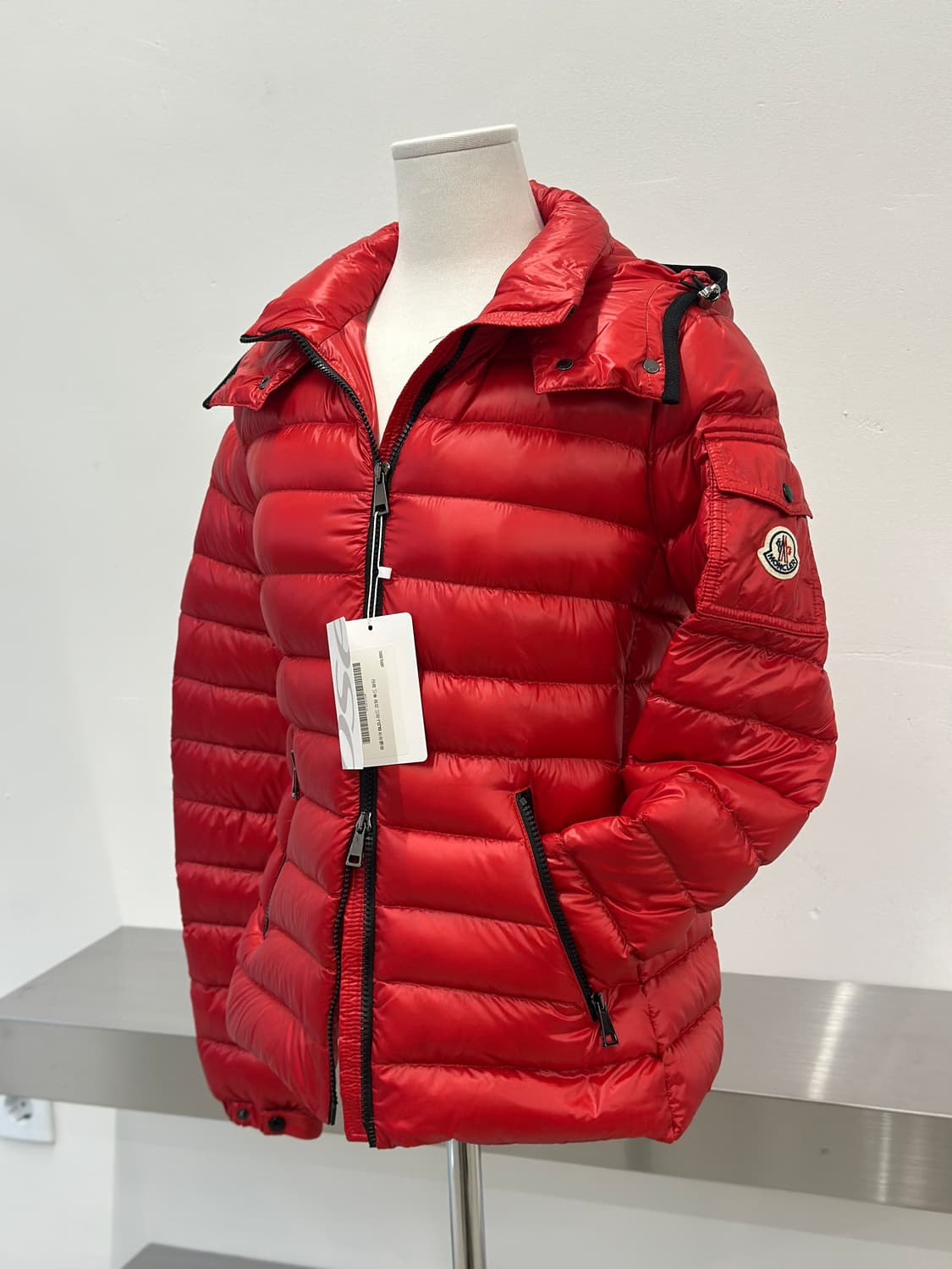 몽클레어 BLEU 레드 경량 후드 패딩  상품이미지1