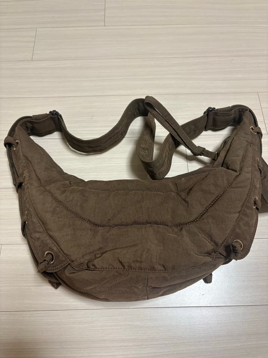 르메르 게임백 코비차브라운(스몰) 판매합니다 상품이미지3