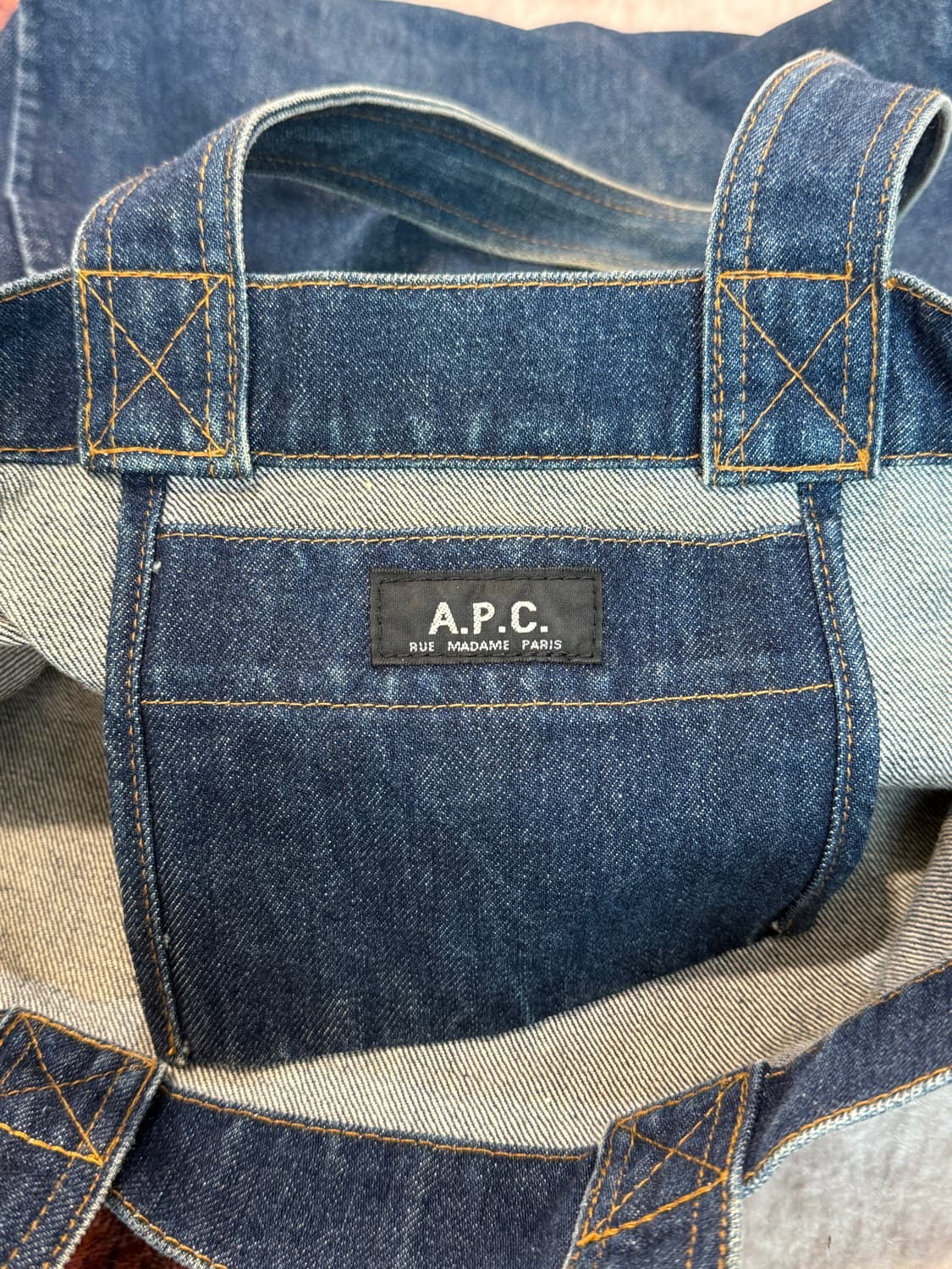 A.P.C. 아페쎄 THE POPE SMOKES DOPE 데님 토트백 상품이미지3