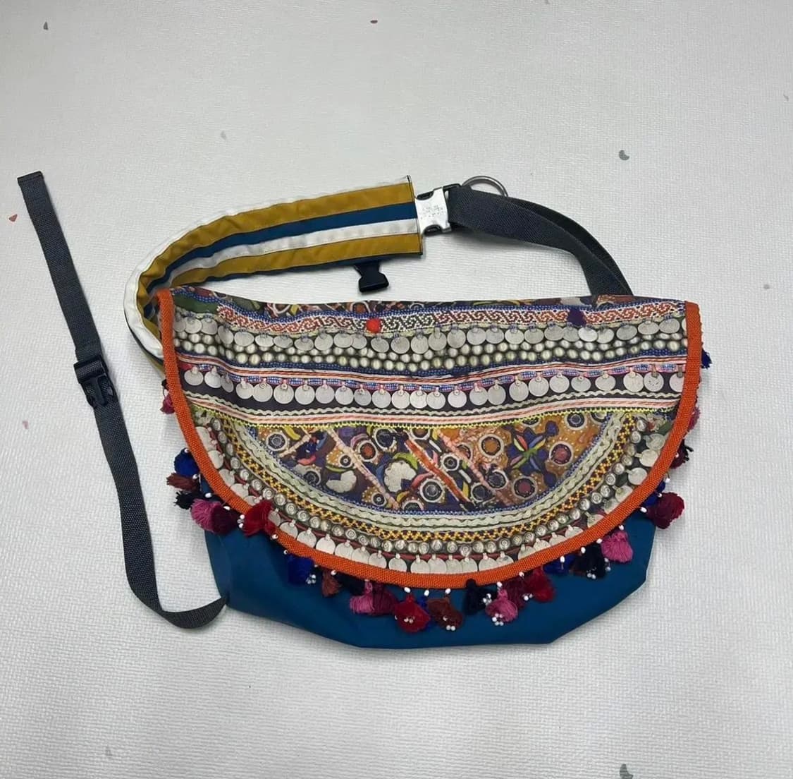 언더커버 에스닉 메신저백 블루 상품이미지1