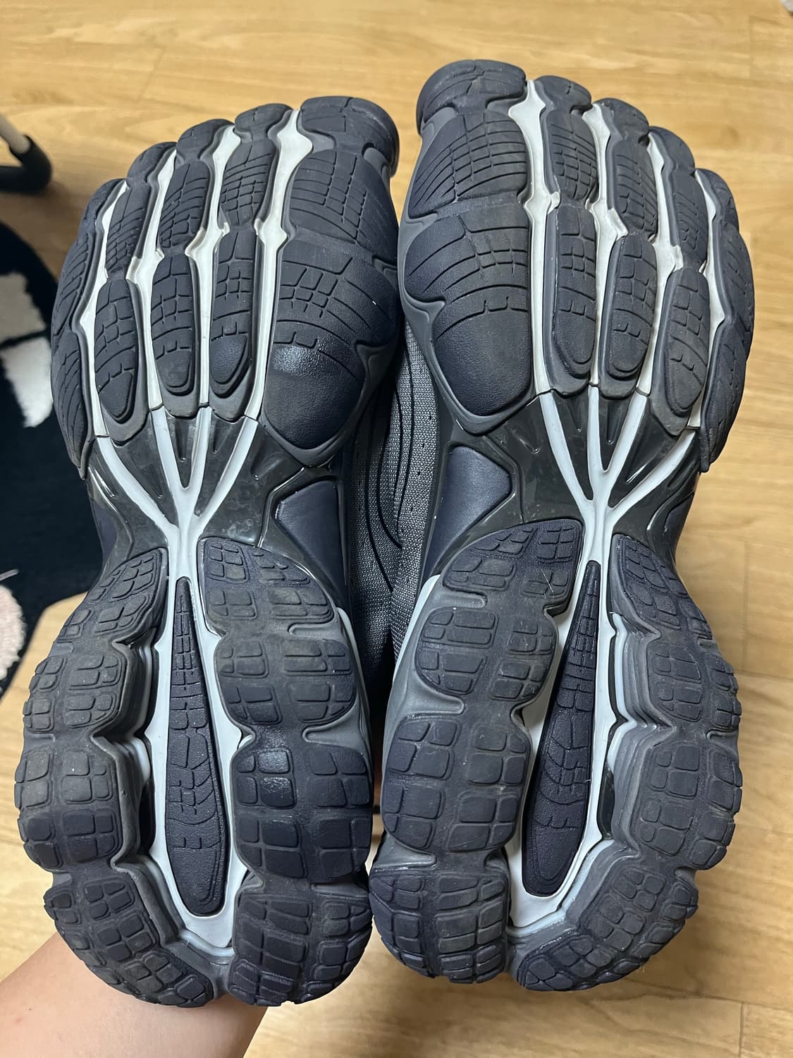 [41] 발렌시아가 아나토믹 러너 스니커즈 그레이 상품이미지6