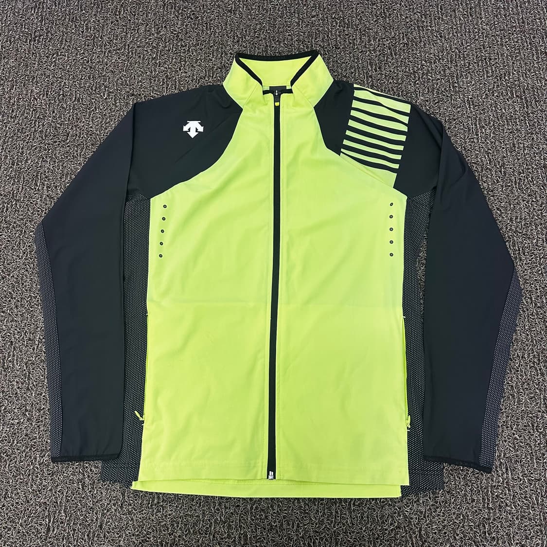 데상트 기능성 집업 운동복 100(L) 상품이미지1