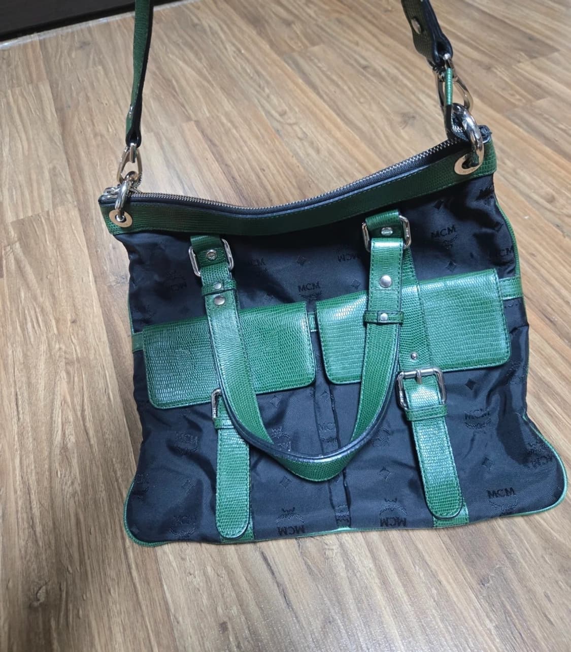 MCM 바이컬러 더블 포켓백 [정품] 상품이미지1