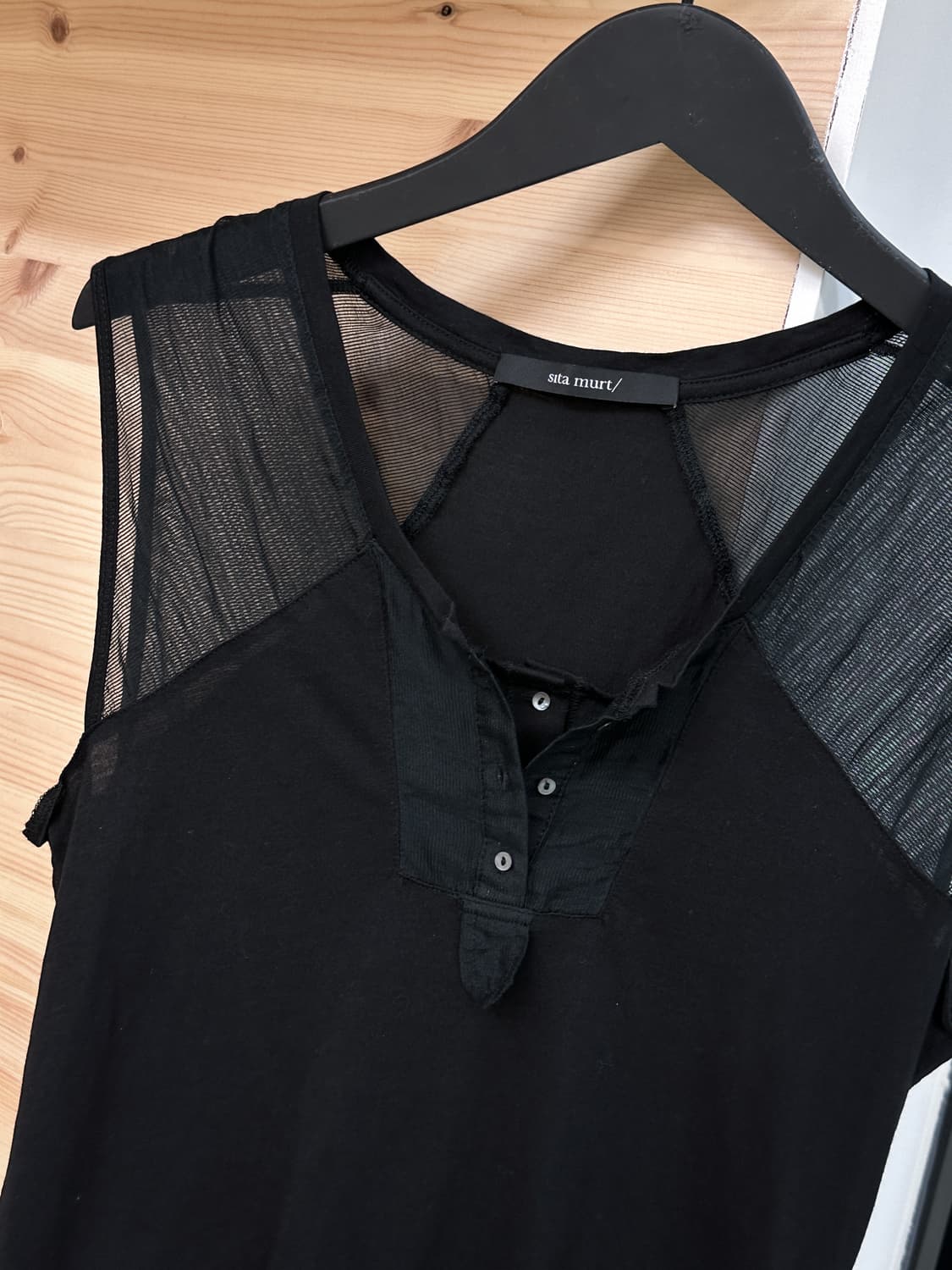 black layered buttons neck top 상품이미지2