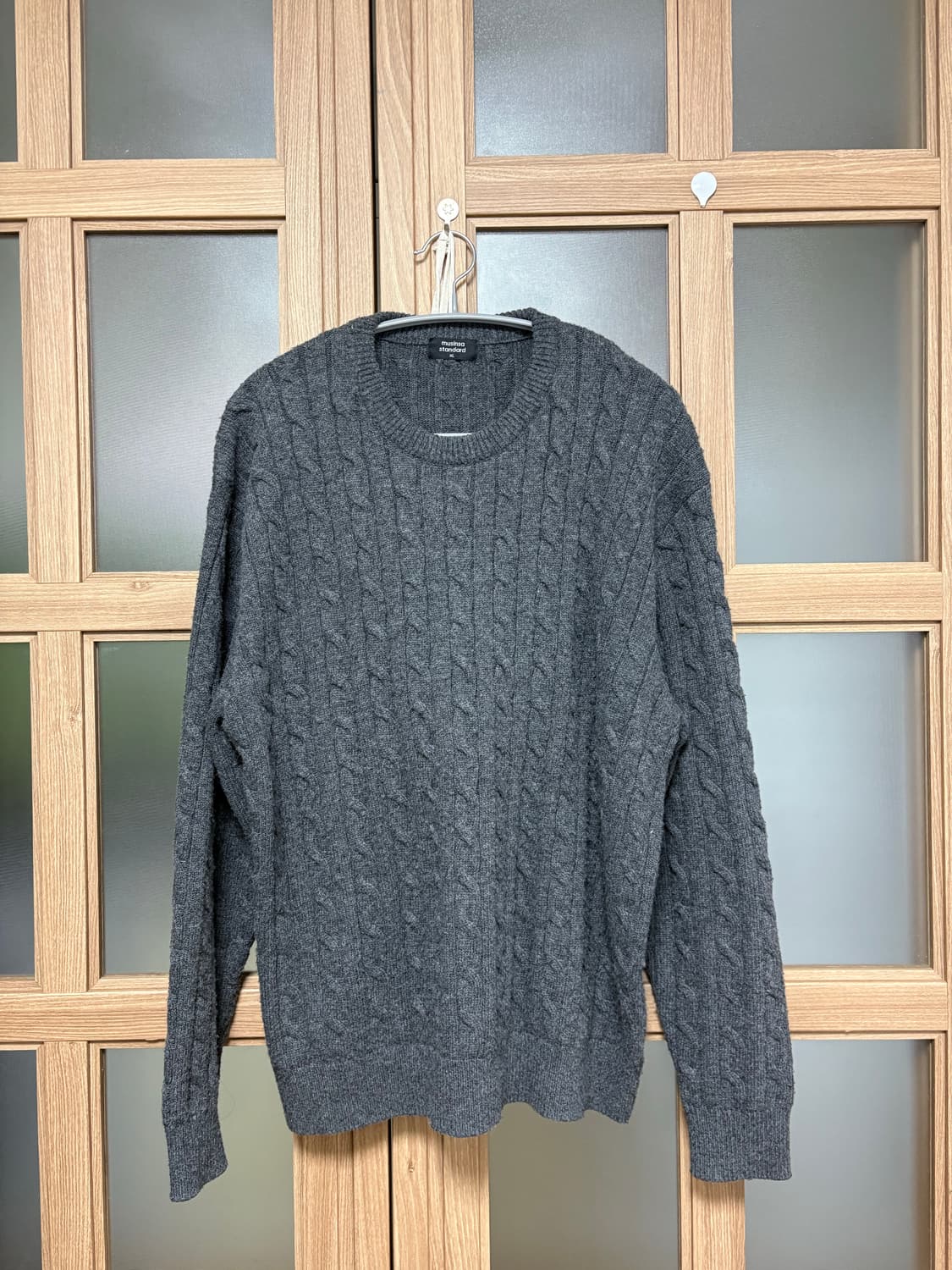 무신사 스탠다드 케이블 크루 넥 니트 [미디엄 그레이] 상품이미지1