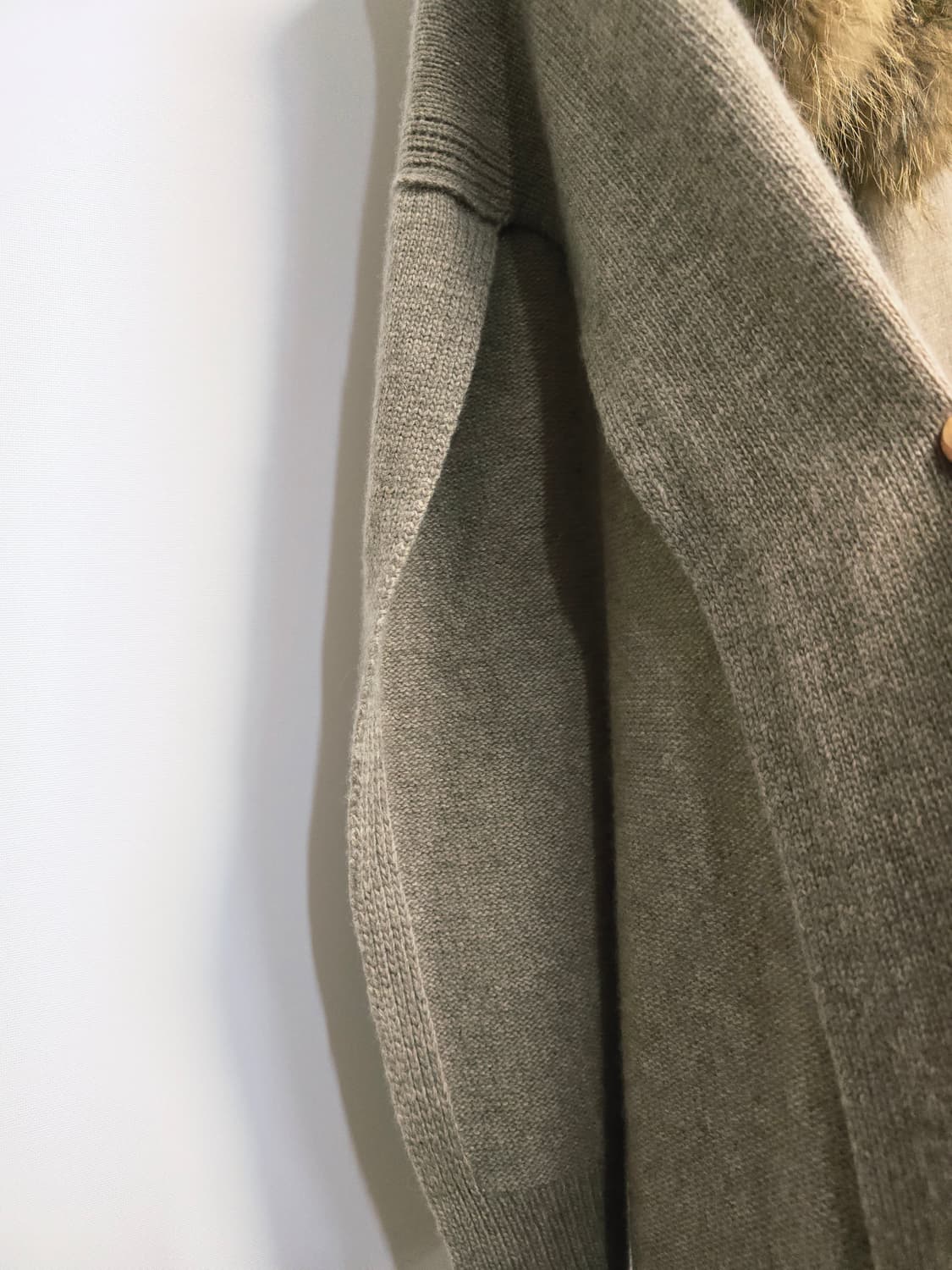 BOWEN 보웬 폭스퍼카라 숄 가디건 베이지 상품이미지4