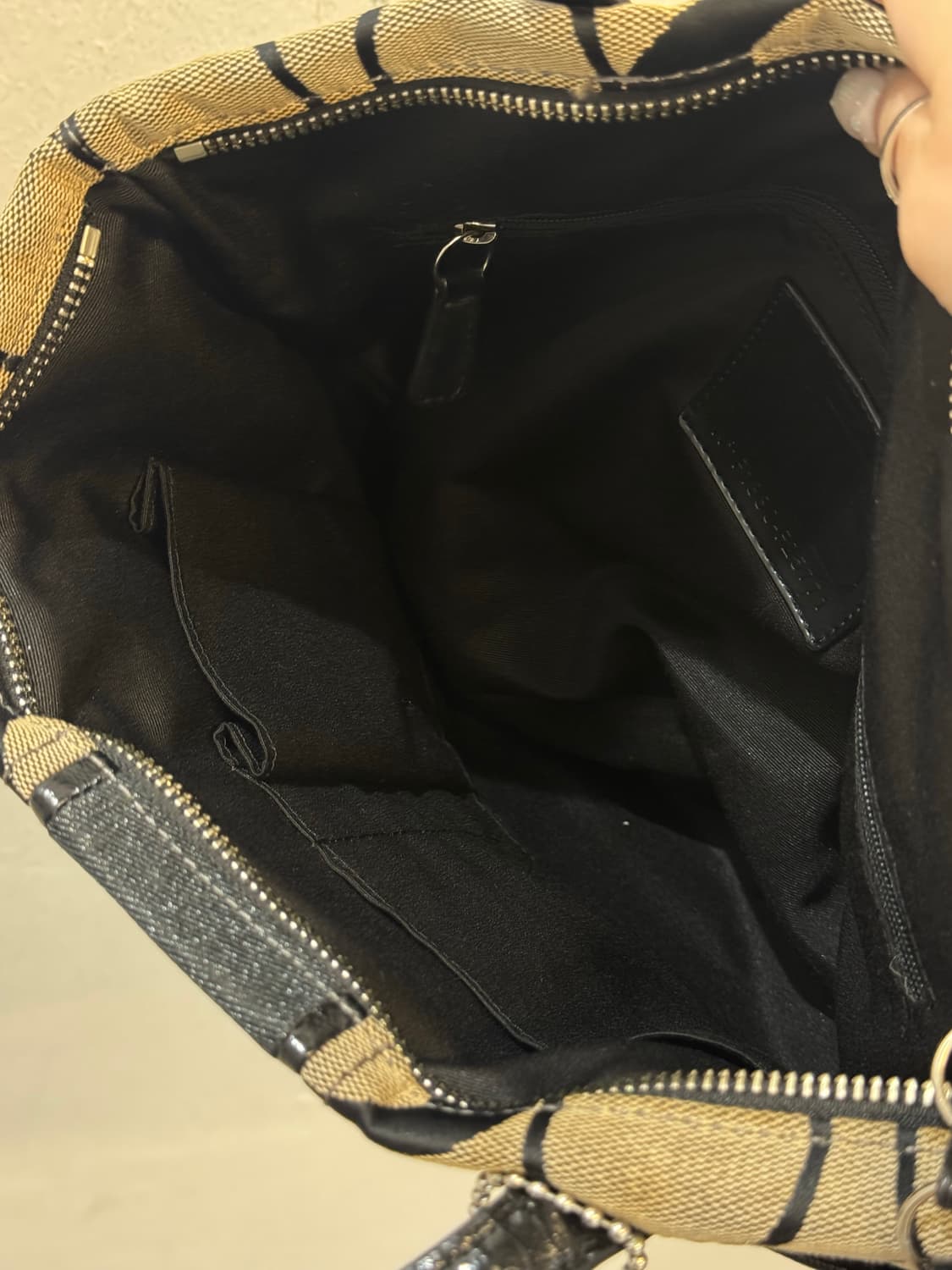 COACH Signature Silver and Black 상품이미지7