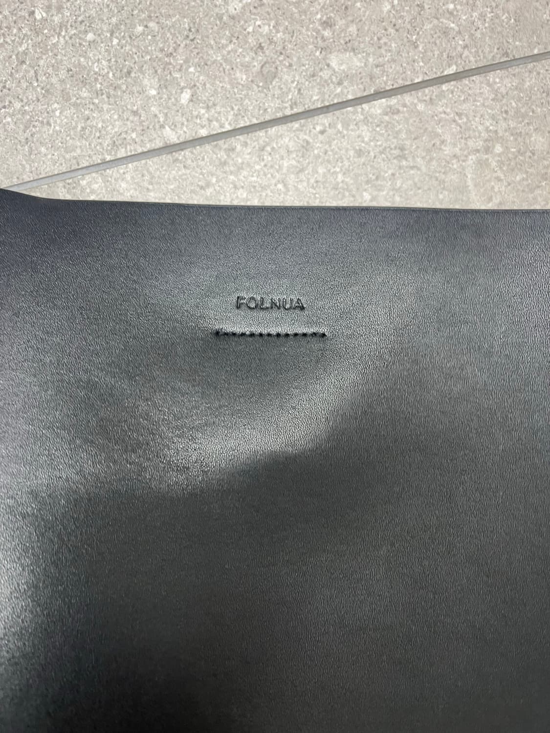 폴뉴아 보틀백 블랙 상품이미지3