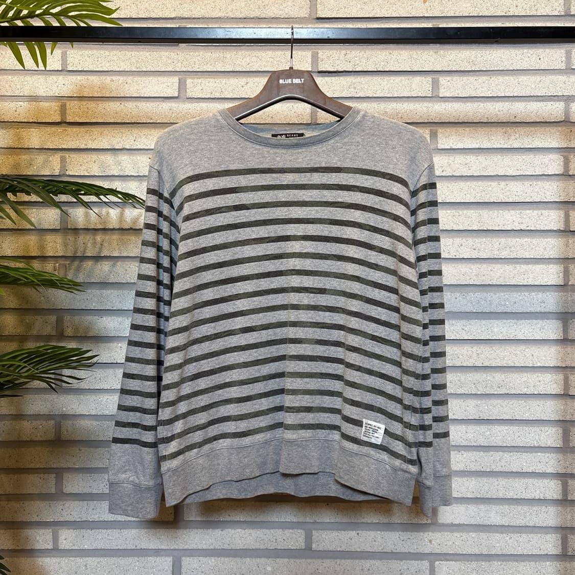 빔즈 스프라이프 스웻셔츠 카모패턴 라벨패치 디테일 그레이 상품이미지2