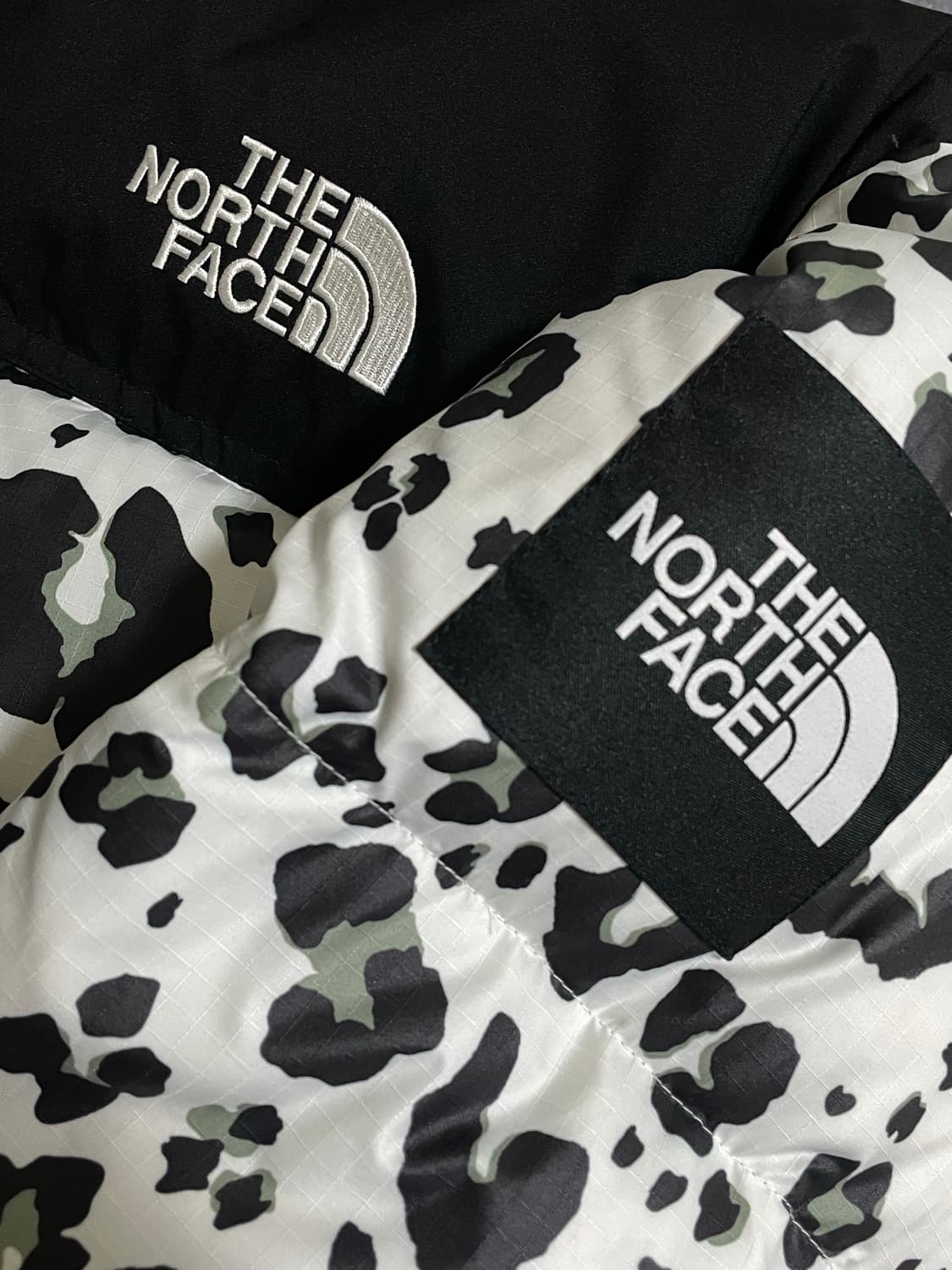 노스페이스 화이트라벨 눕시 패딩 레오파드 호피 M 상품이미지2