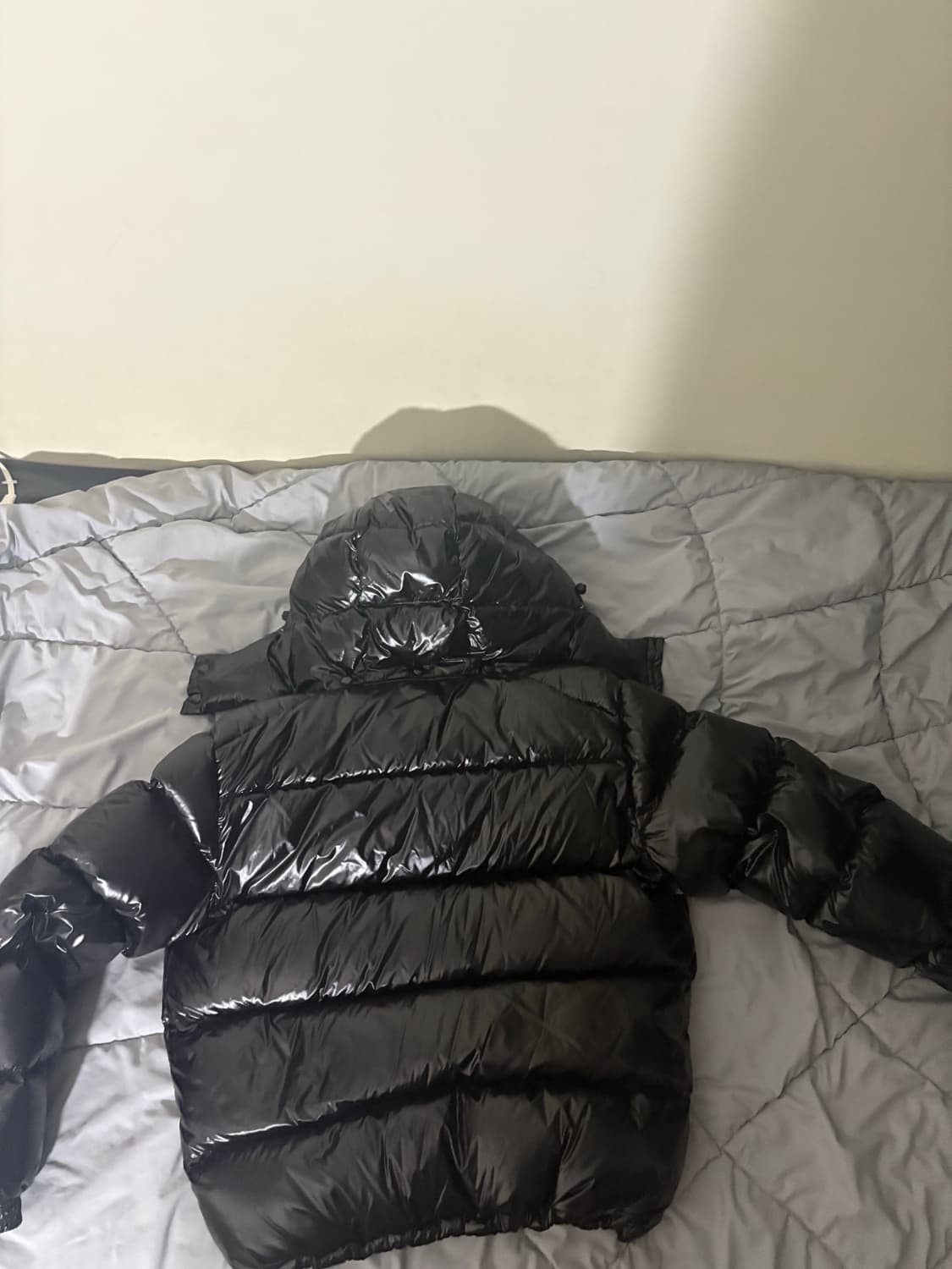 Birthdaysuit 유광 블랙 패딩(M) 판매합니다 상품이미지3