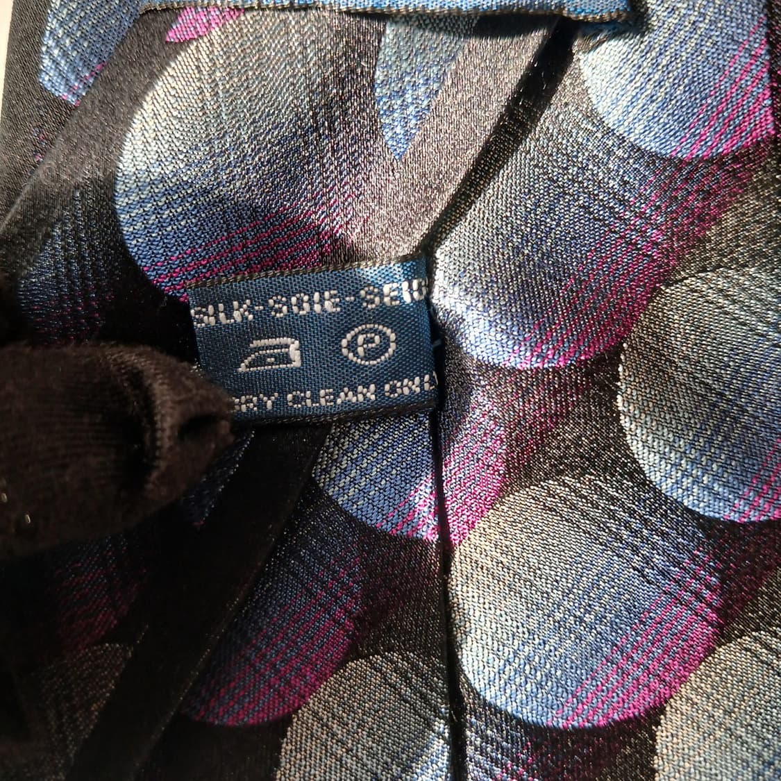 밀라숀 실크 블랙 도트 패턴 넥타이 9.4cm A~B등급 A19861
 상품이미지8