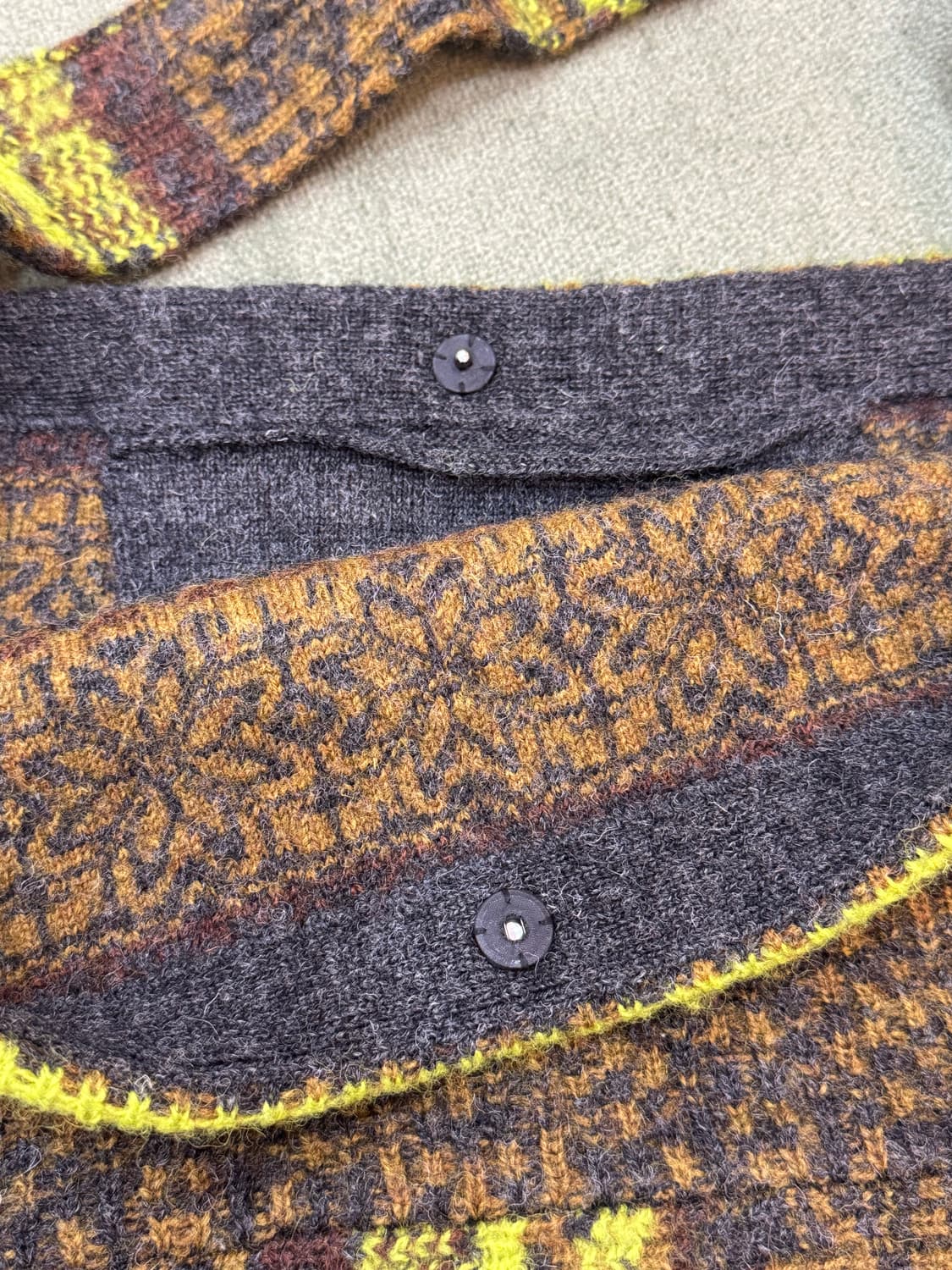 (무료배송, 수수료 x) 퍼버즈 니트 뉴스페이퍼 크로스백 판매합니다! 상품이미지5