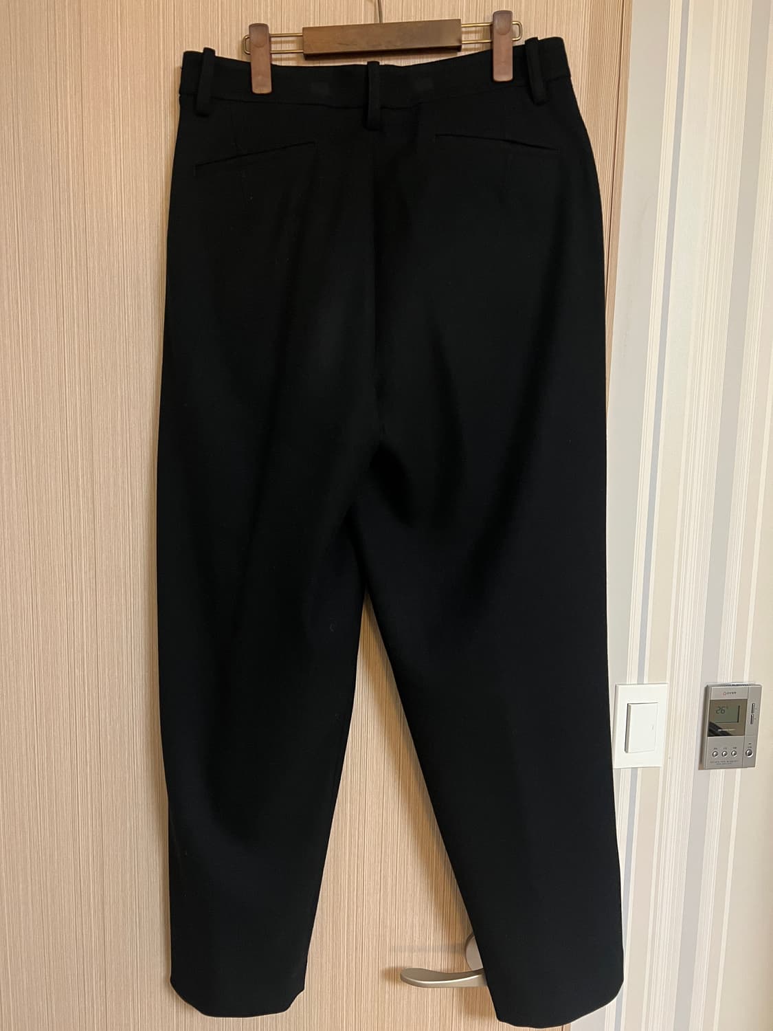 L 에스파이벗 맥시멀 드레이퍼리 인버티드 턱 와이드 슬랙스 블랙 상품이미지3