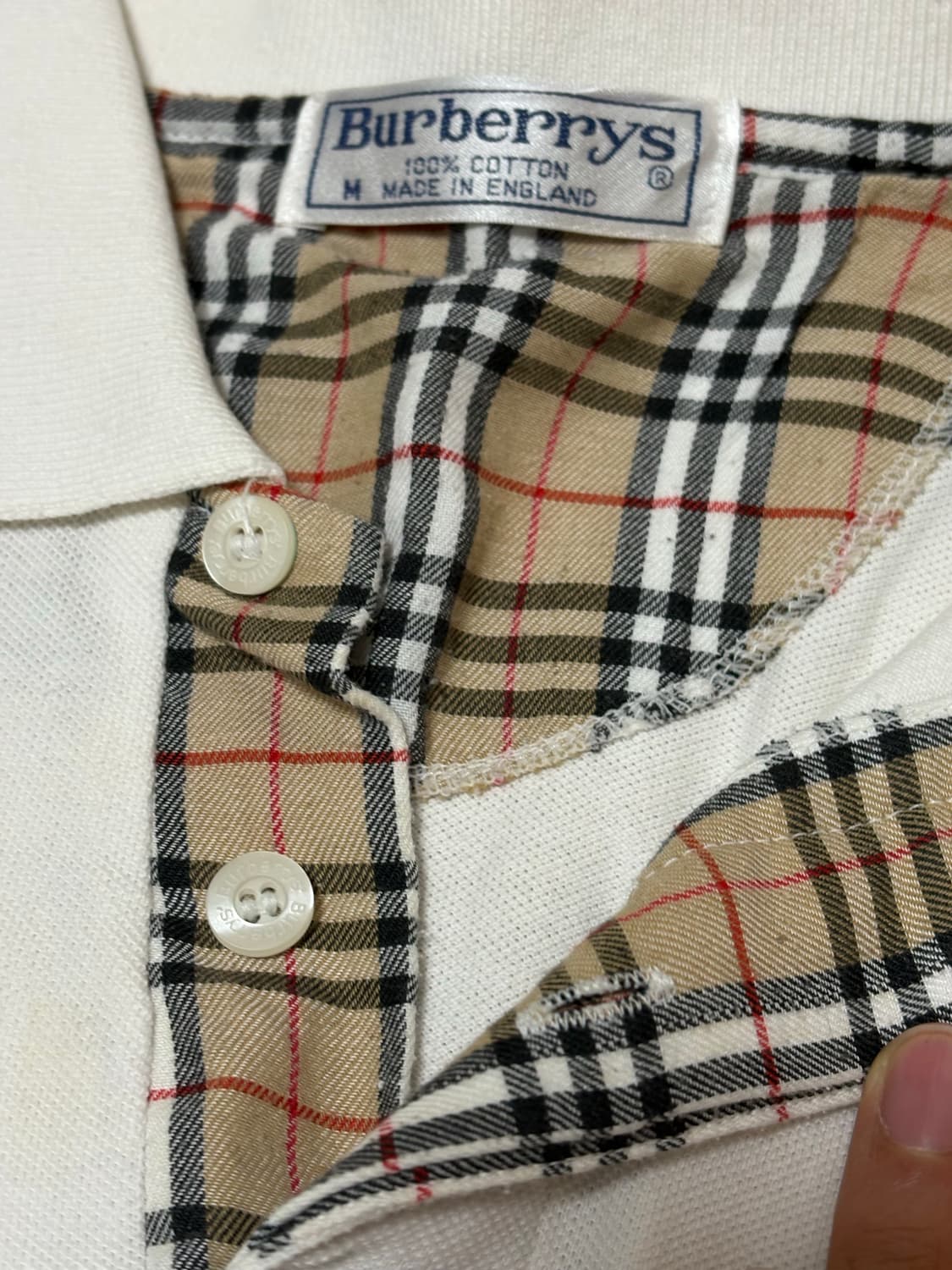 버버리 크레스트 로고 화이트 긴팔 폴로 셔츠 상품이미지4