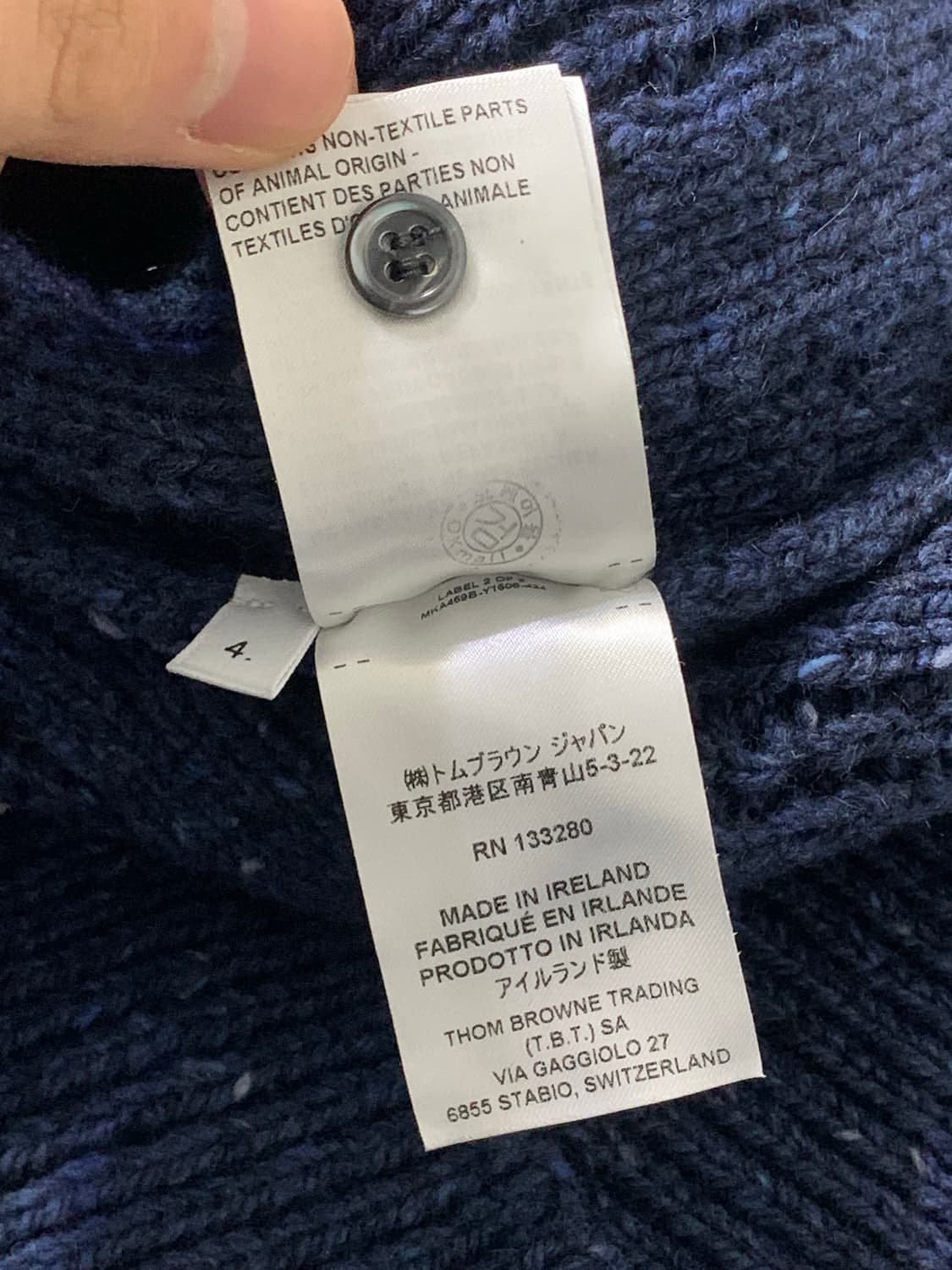[4] 톰브라운 도네갈 트위스트 케이블 사선 클래식 크루넥 풀오버 블루 상품이미지8