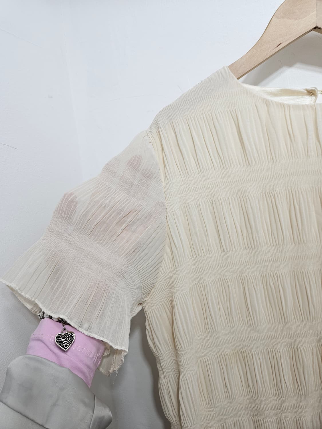 아이보리 플리츠 반팔 롱원피스  상품이미지4