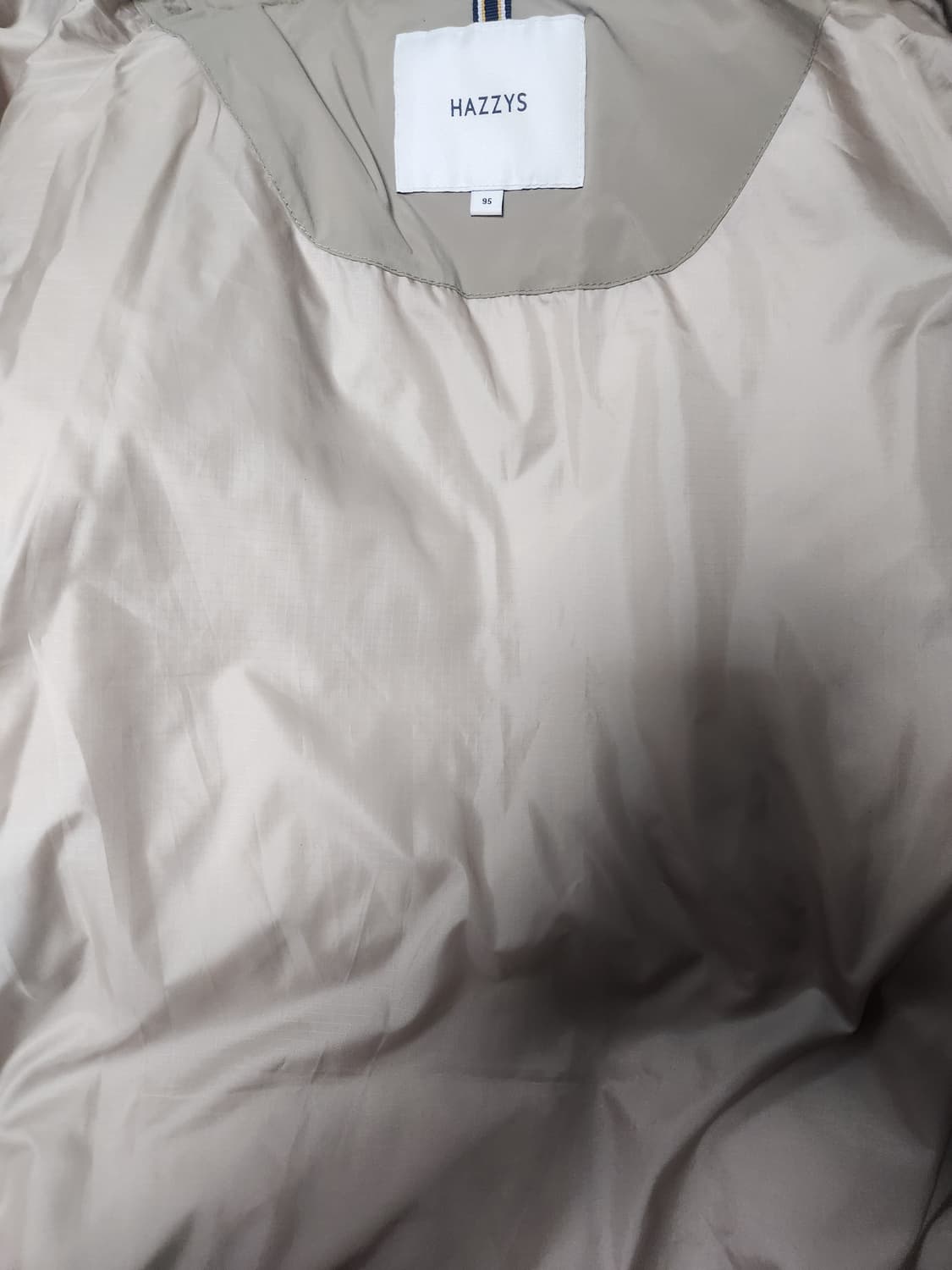 헤지스남성  베이지 후드탈착 구스다운 패딩 점퍼 95 23SS 상품이미지4