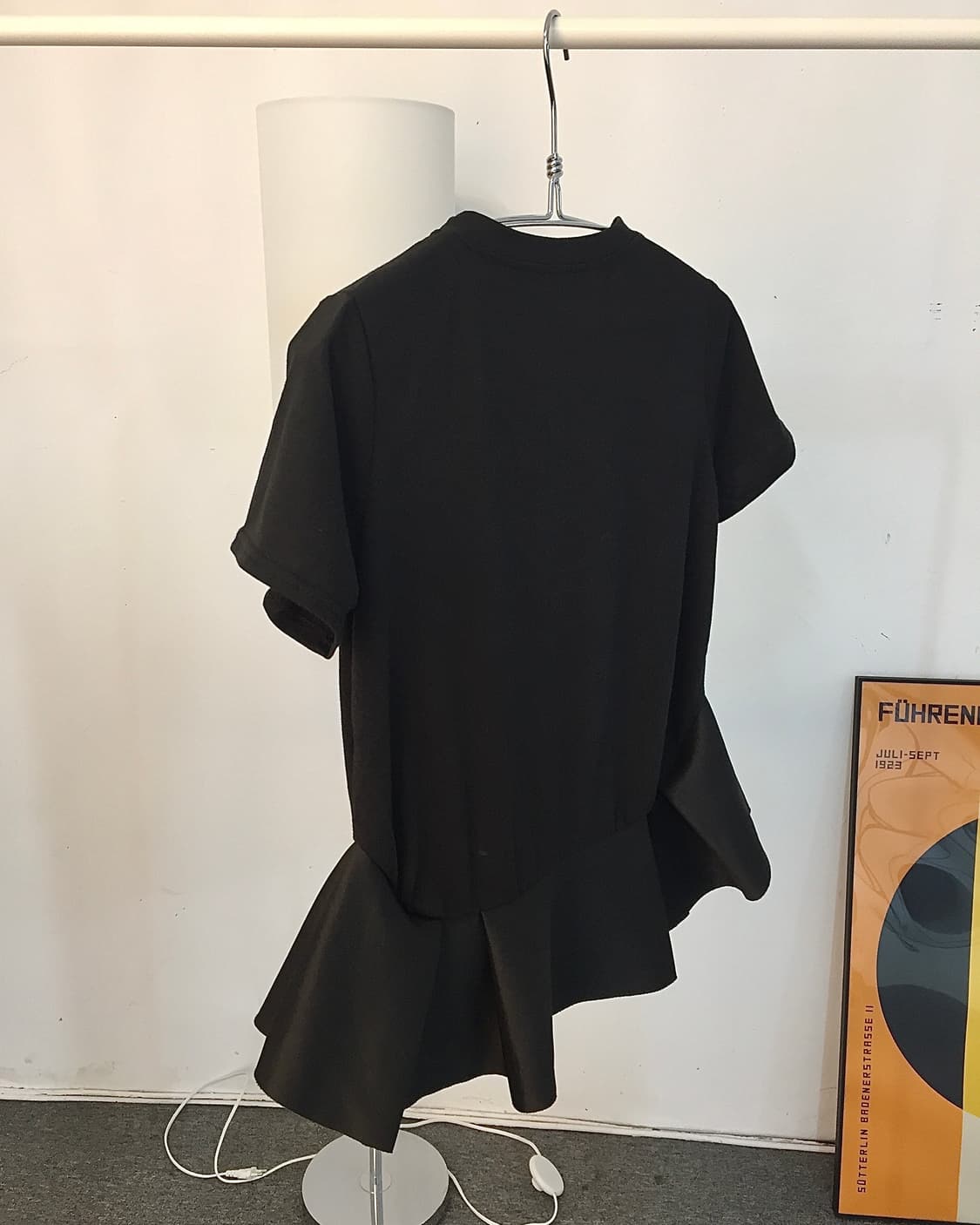 Black Ruffle Hem T-Shirt 상품이미지5
