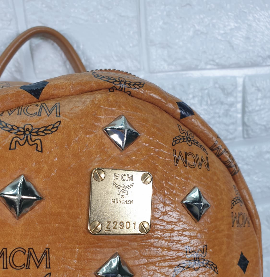 MCM 스타크 스터드 비세토스 백팩 스몰ㄴ 상품이미지3