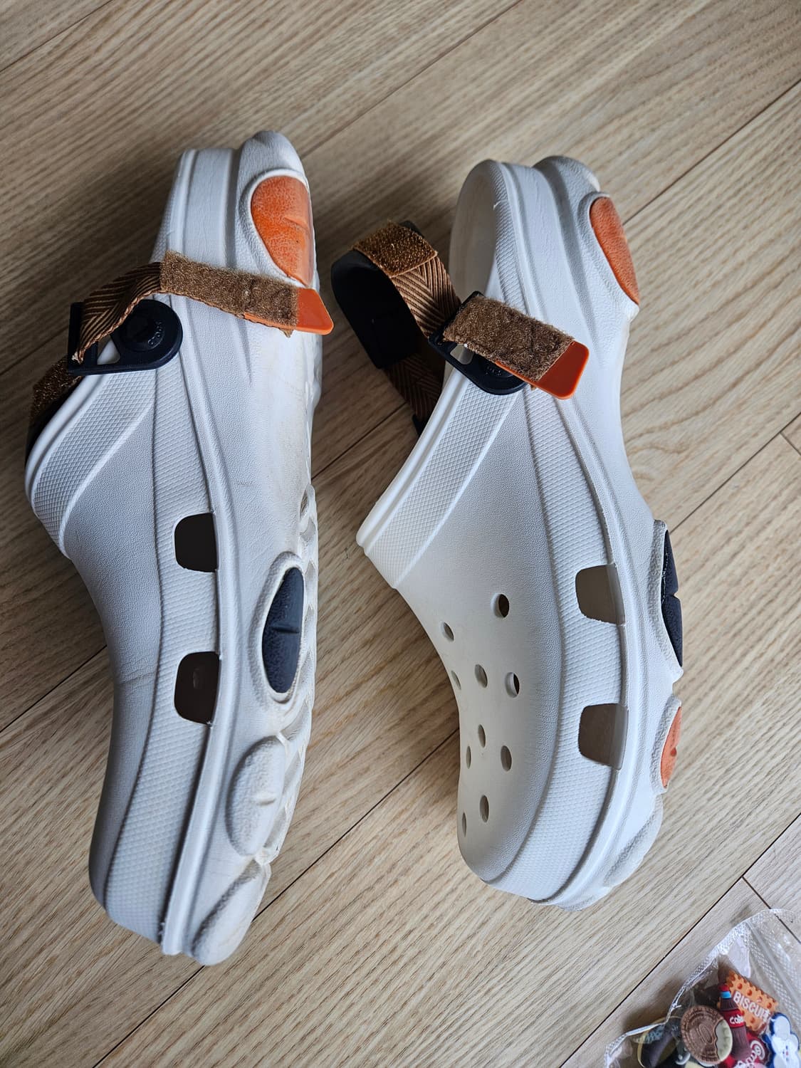 크록스 올터레인 클로그 화이트 M11(290)
 상품이미지4