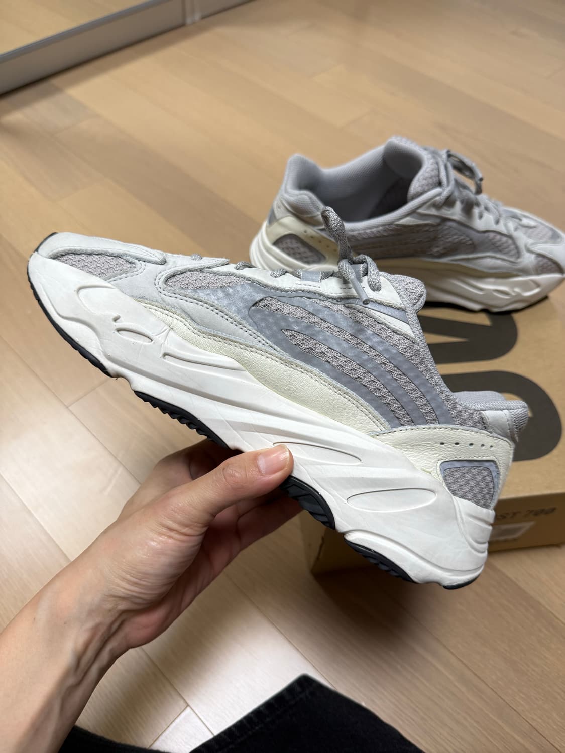 이지 부스트 700 V2 스태틱 상품이미지2