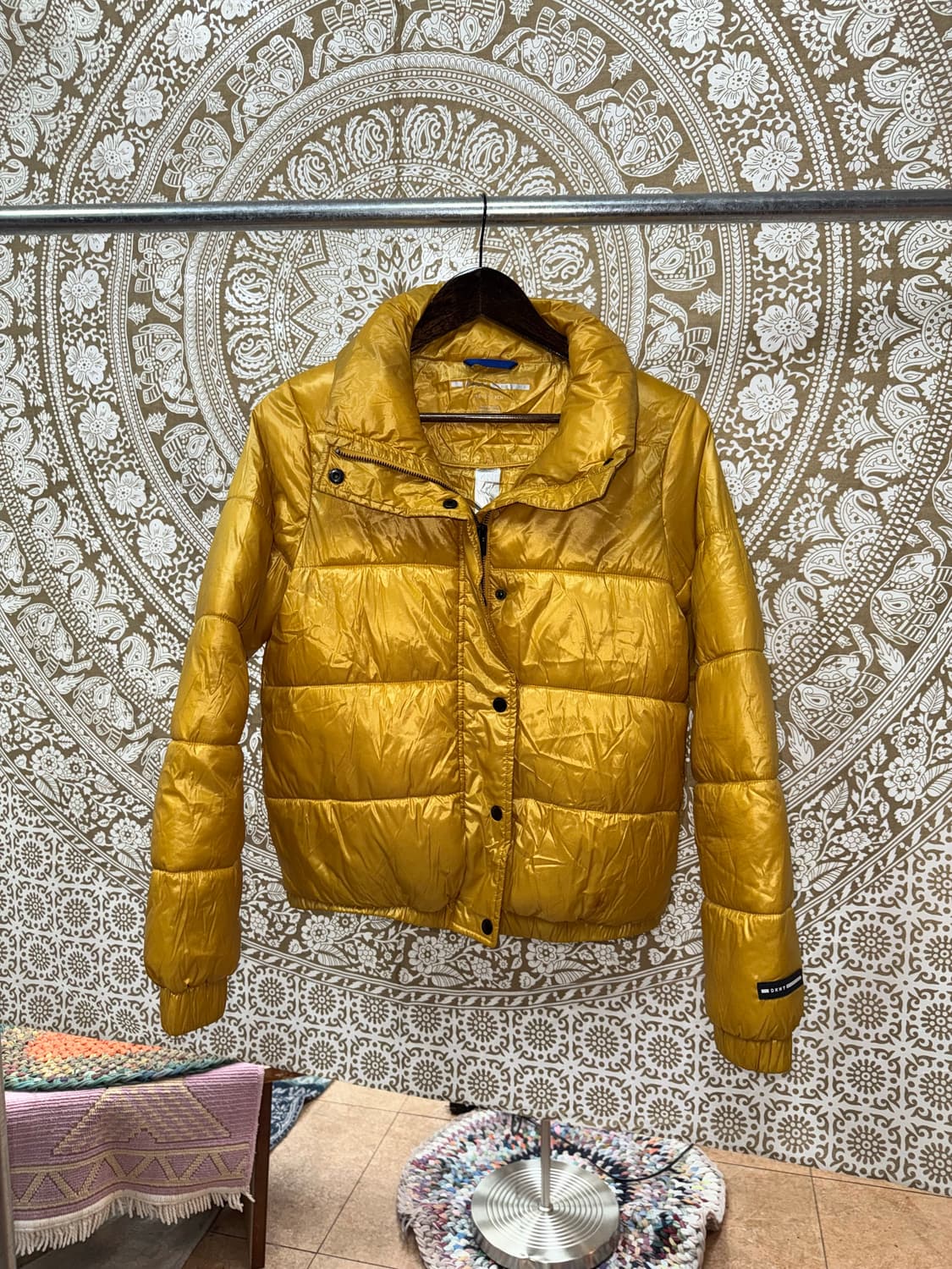 DKNY 백프린팅 숏패딩 상품이미지4